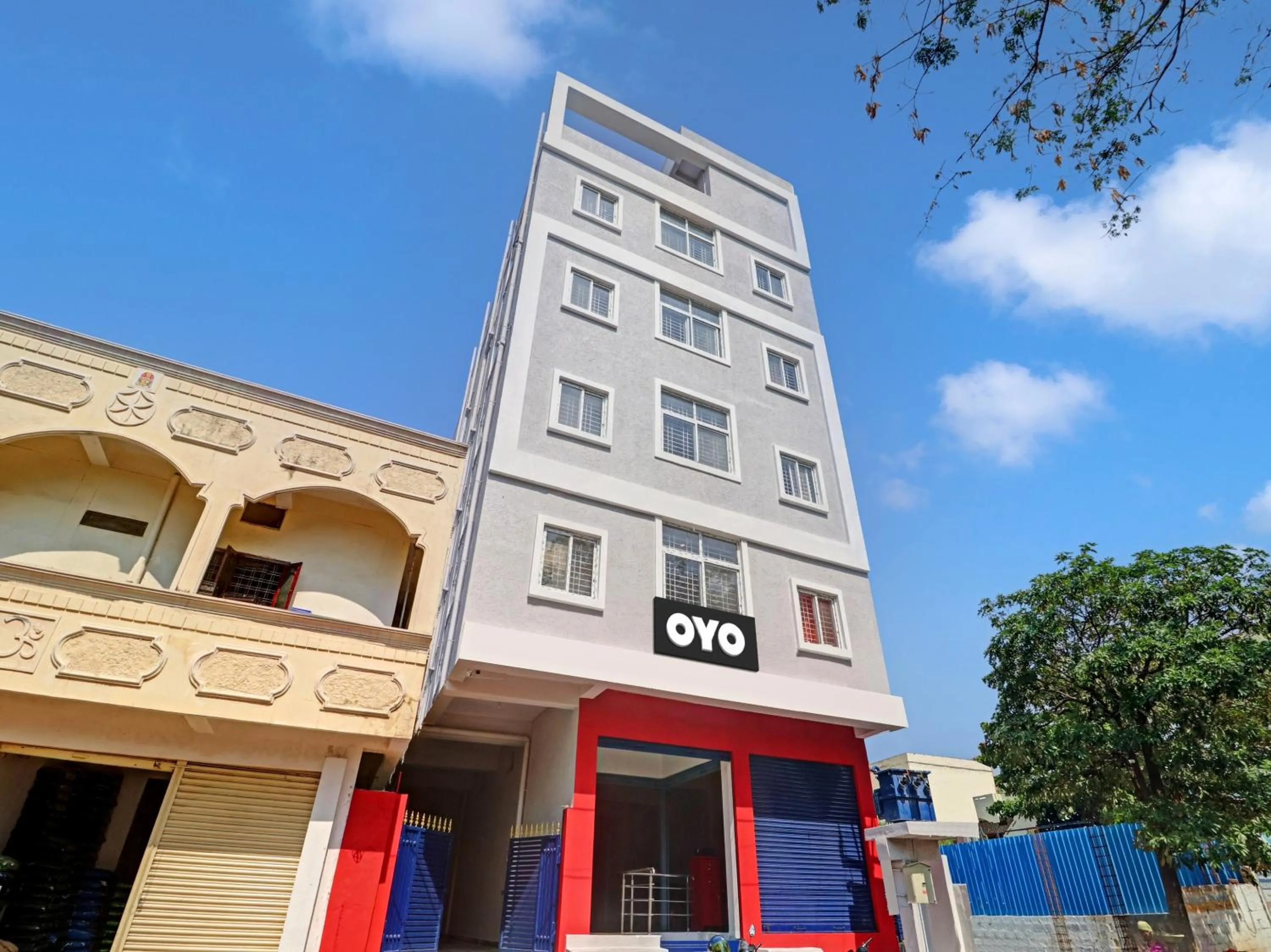 Facade/entrance in Hotel O NEW PLATINUM