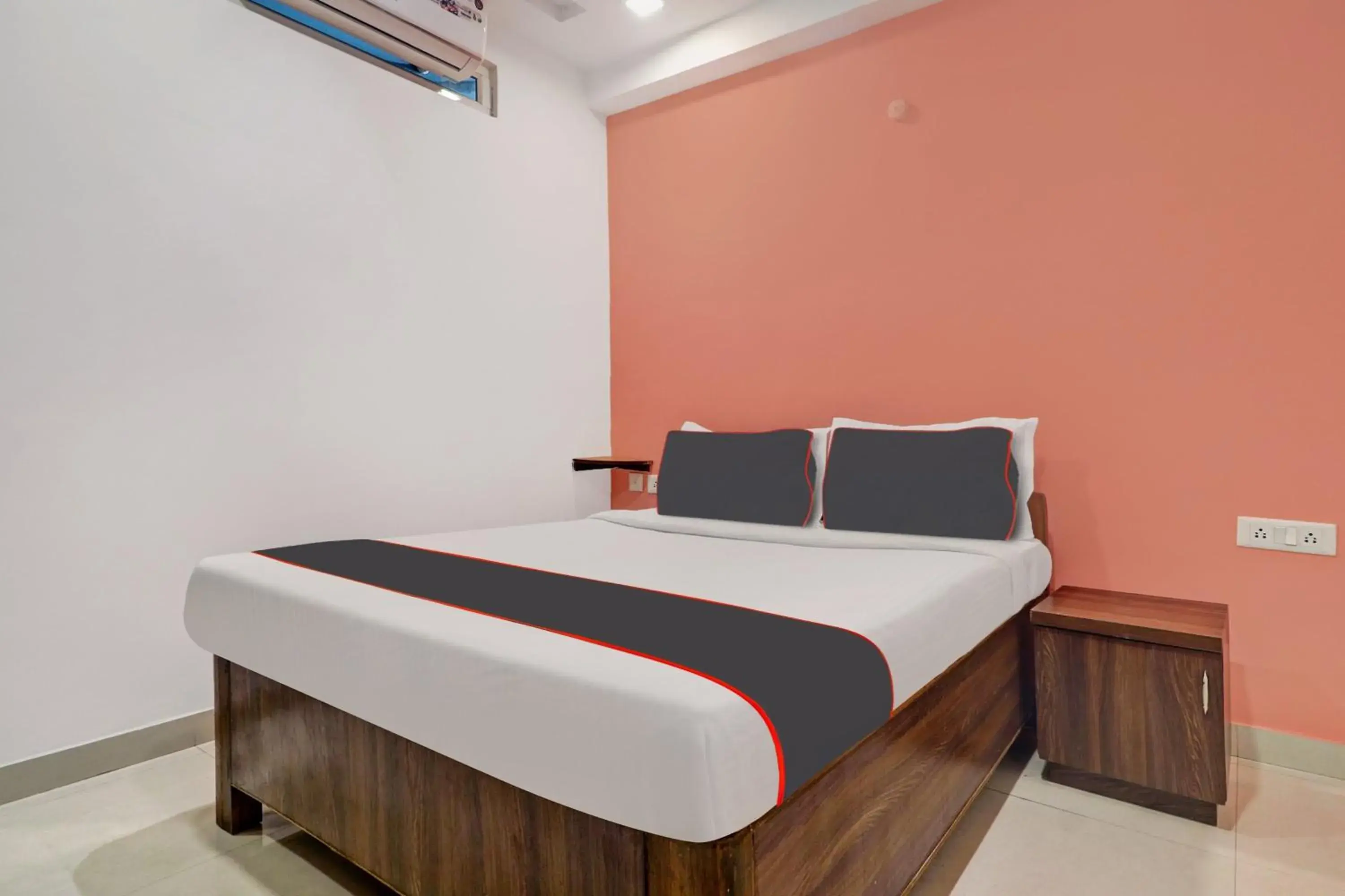 Bedroom, Bed in Super Capital O Qualia Gachibowli Bedroom, Bed in Super Capital O Qualia Gachibowli