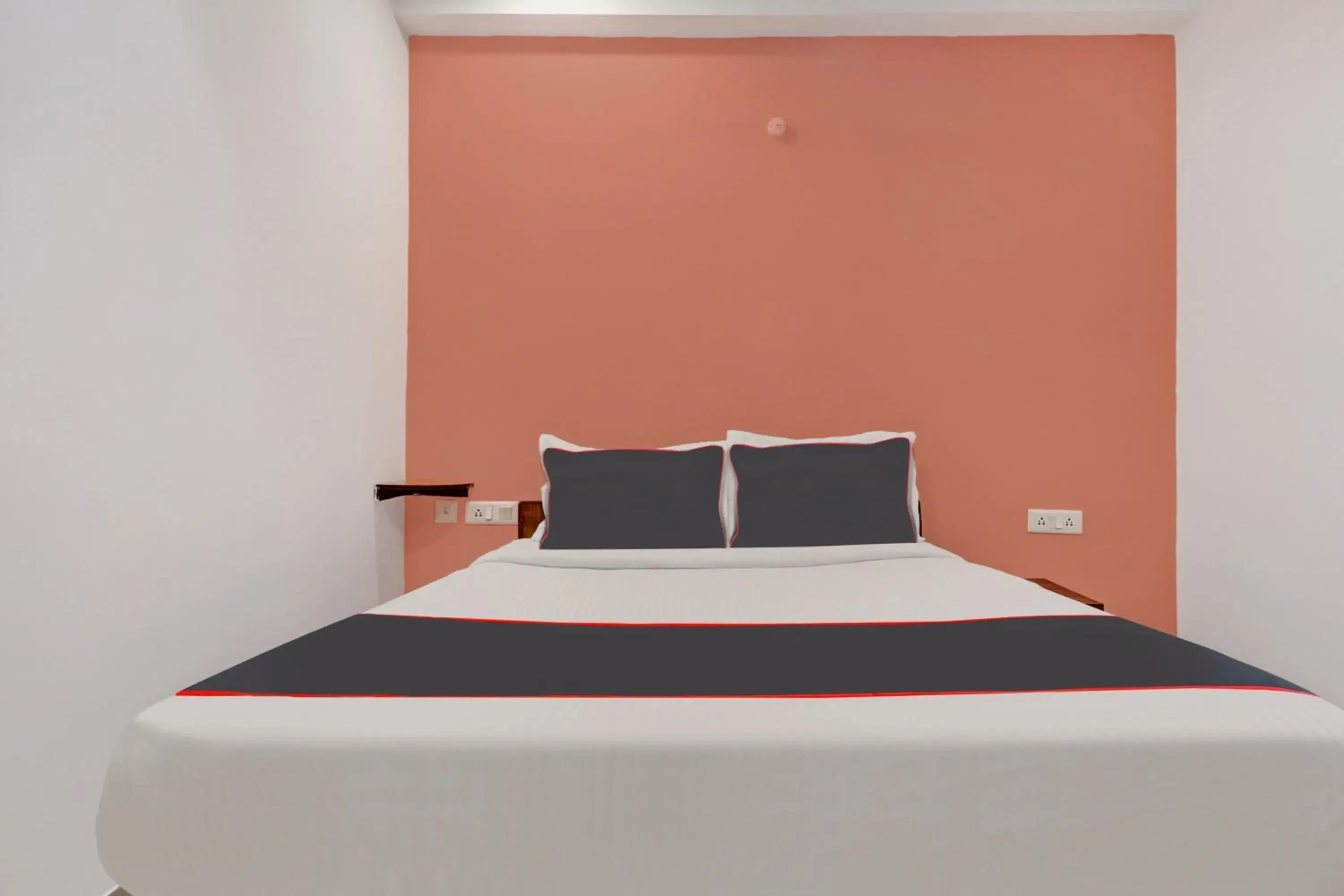 Bedroom, Bed in Super Capital O Qualia Gachibowli Bedroom, Bed in Super Capital O Qualia Gachibowli