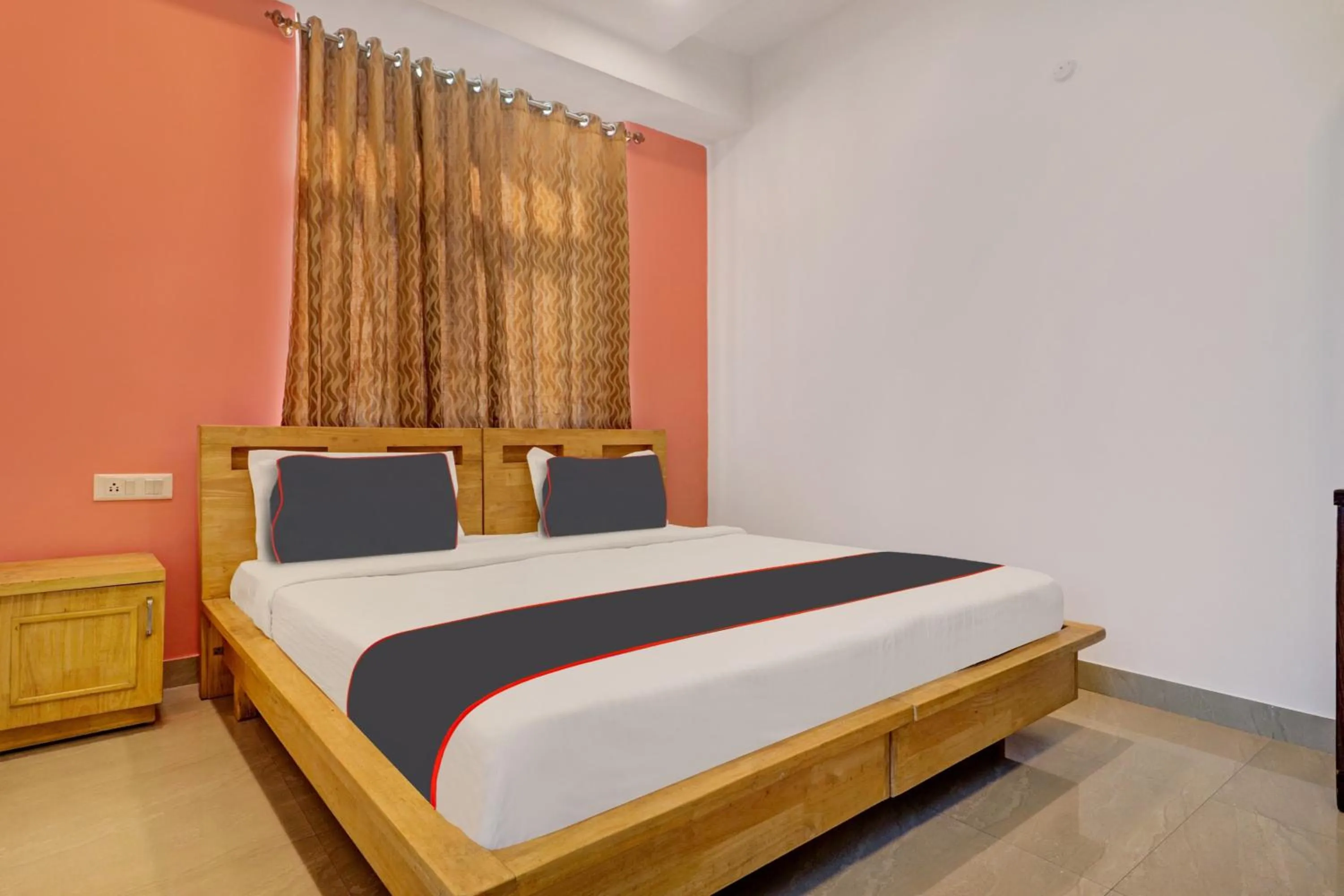 Bedroom, Bed in Super Capital O Qualia Gachibowli