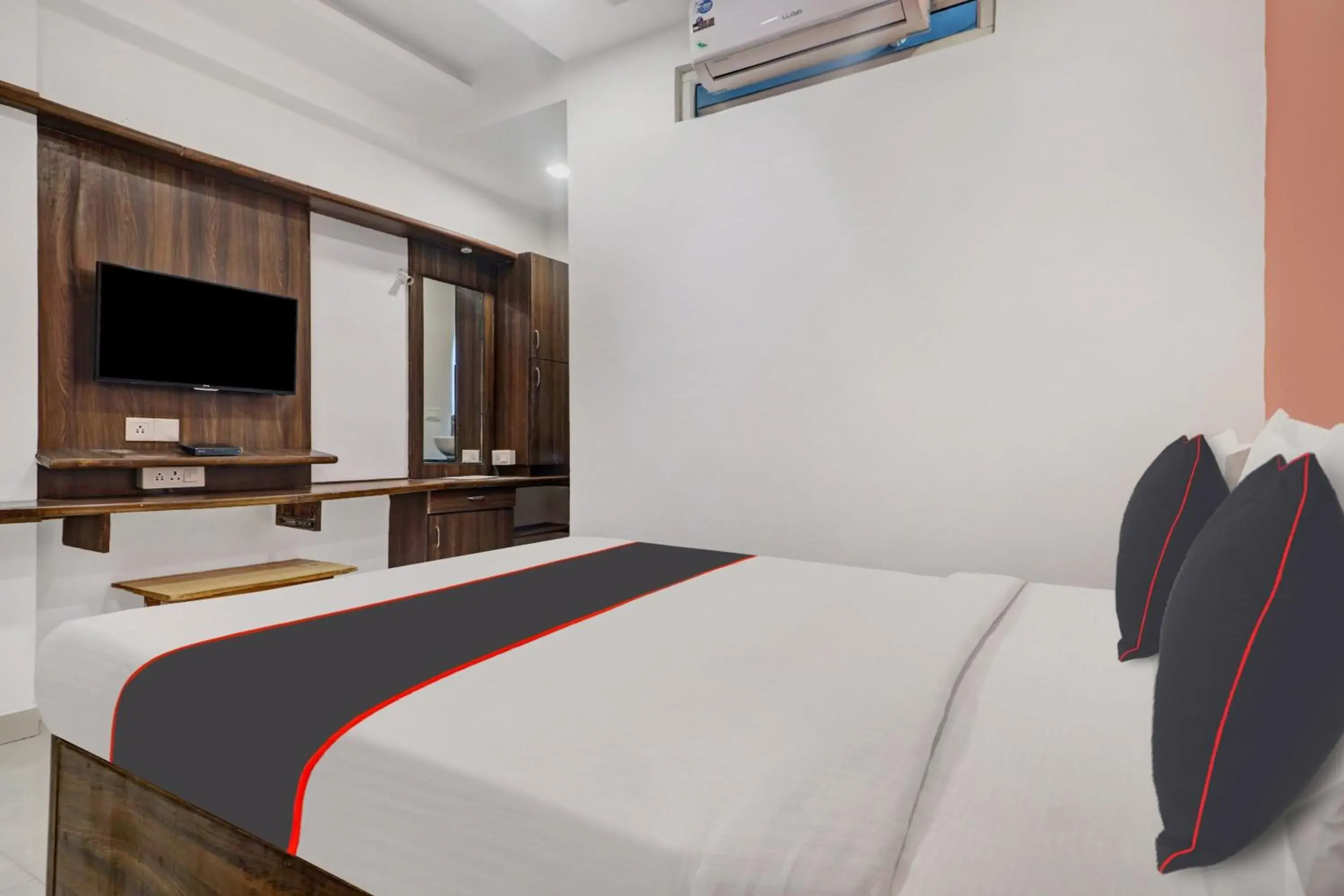Bedroom, Bed in Super Capital O Qualia Gachibowli Bedroom, Bed in Super Capital O Qualia Gachibowli