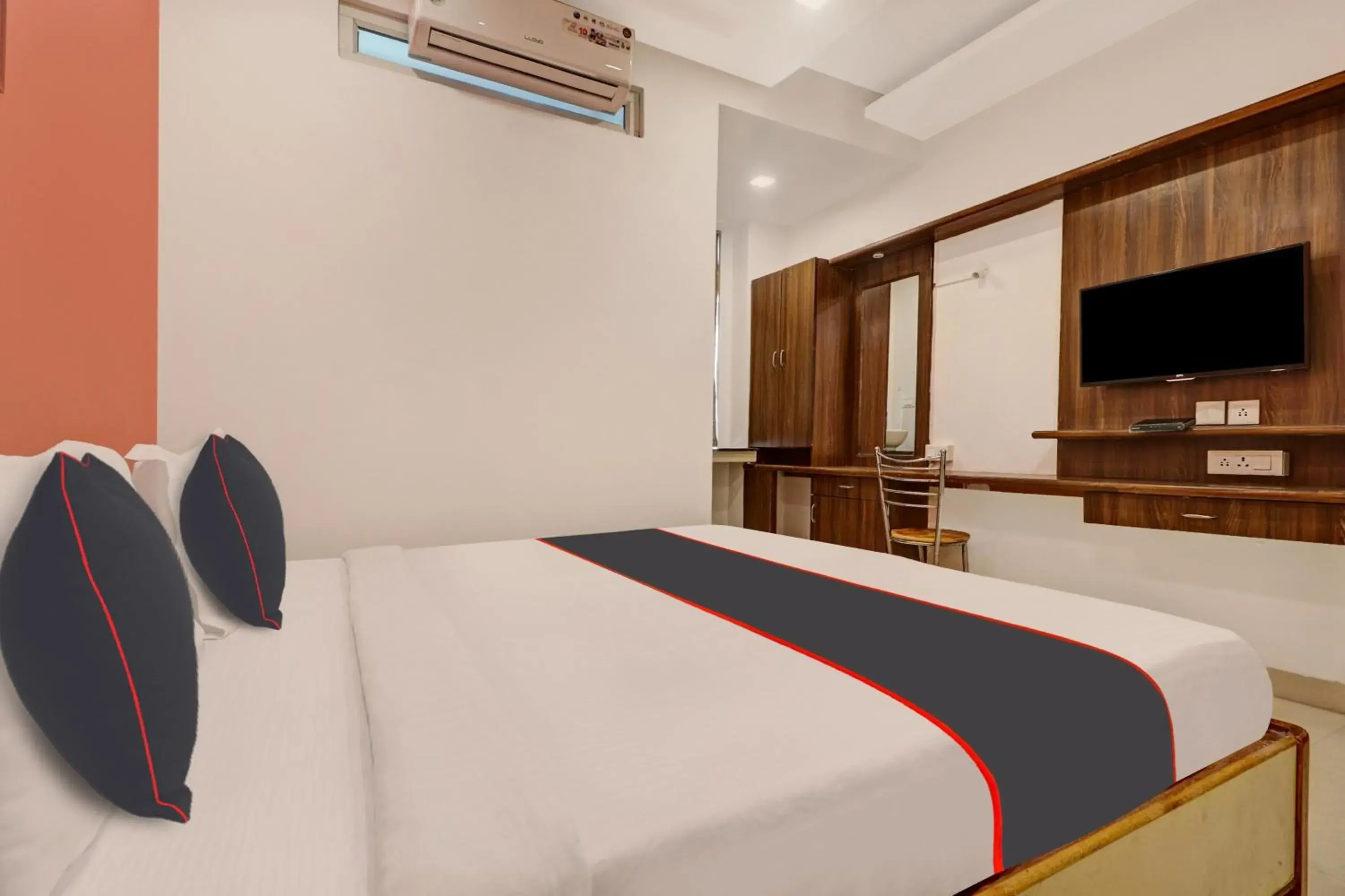 Bedroom, Bed in Super Capital O Qualia Gachibowli Bedroom, Bed in Super Capital O Qualia Gachibowli