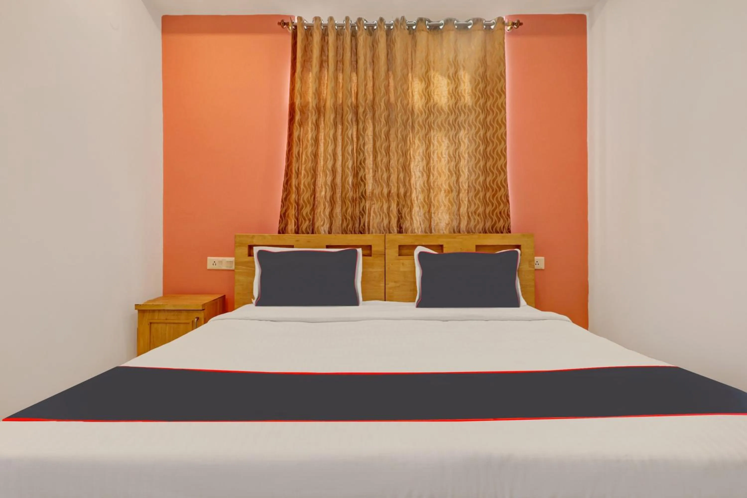 Bedroom, Bed in Super Capital O Qualia Gachibowli