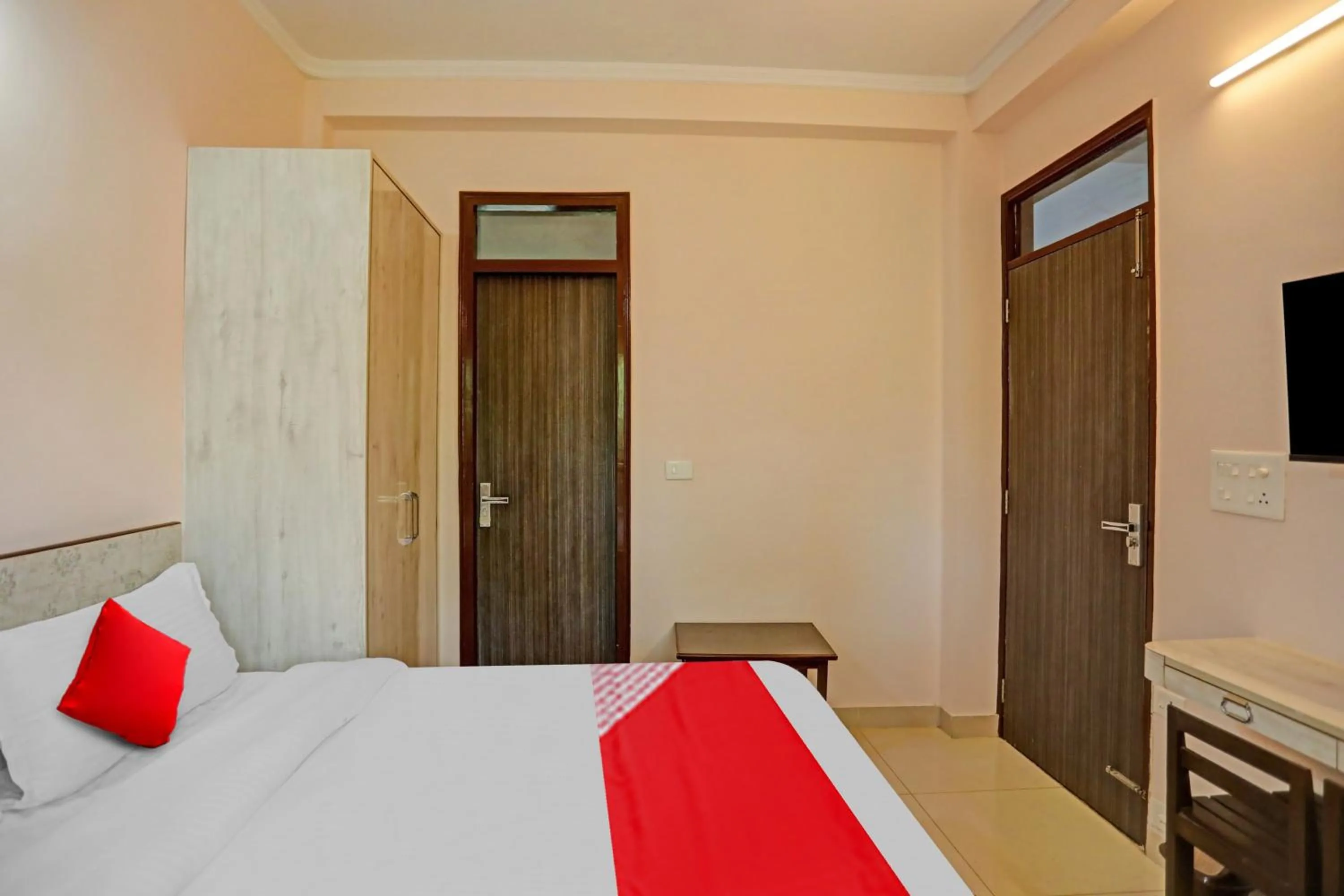 Bedroom in Hotel O by OYO Serene Escape