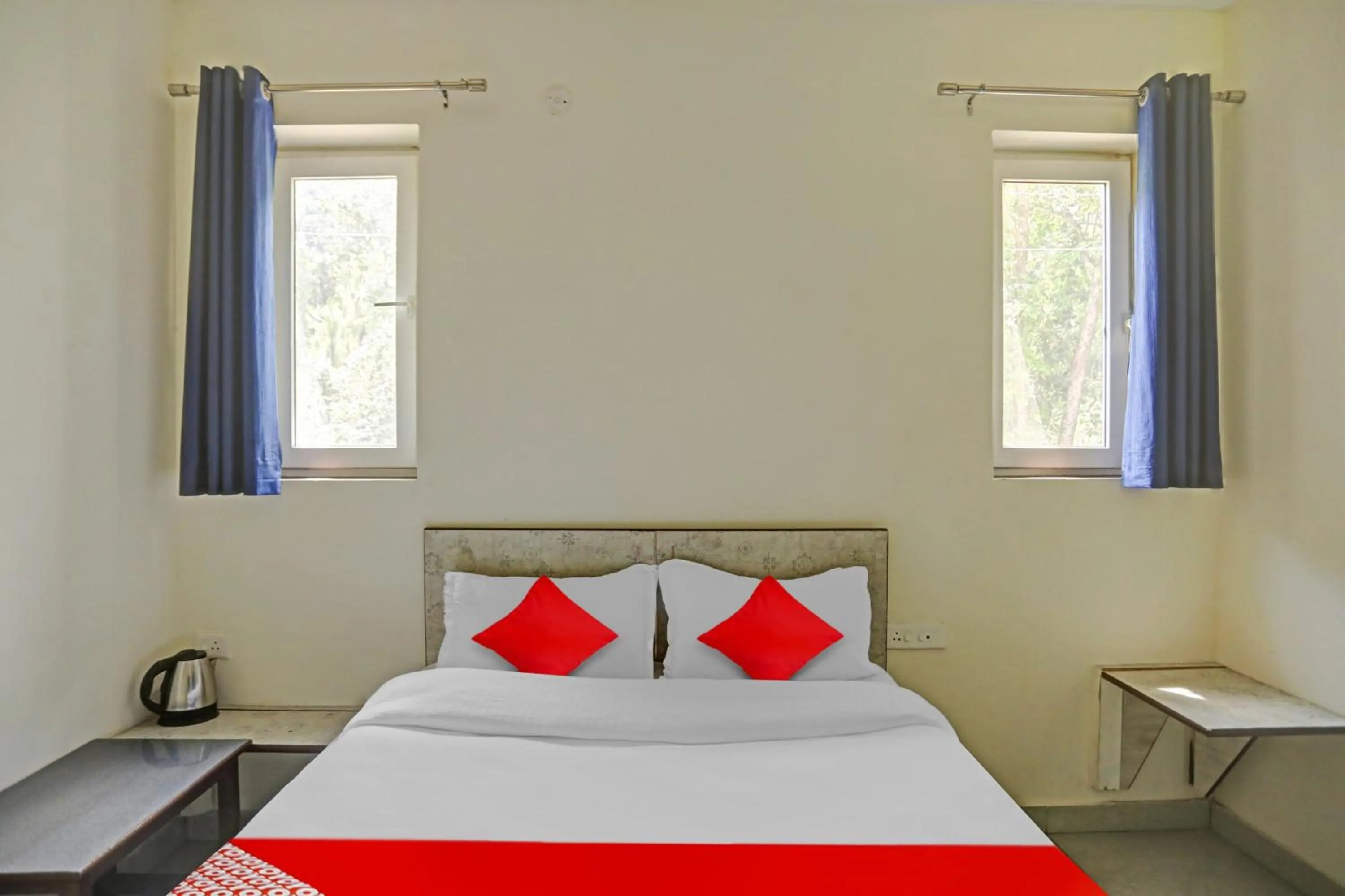 Bedroom in Hotel O by OYO Serene Escape