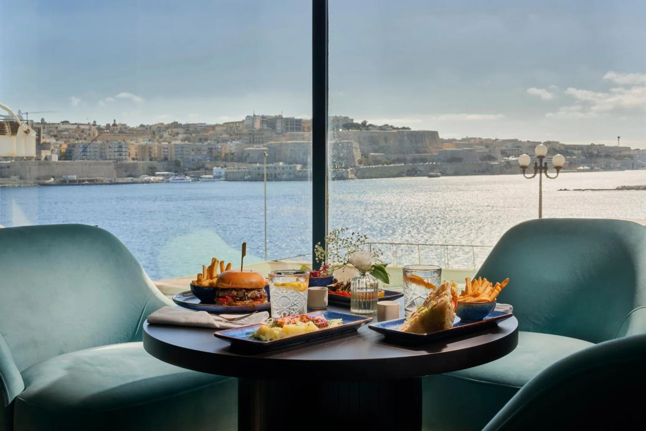 Lounge or bar in Barceló Fortina Malta