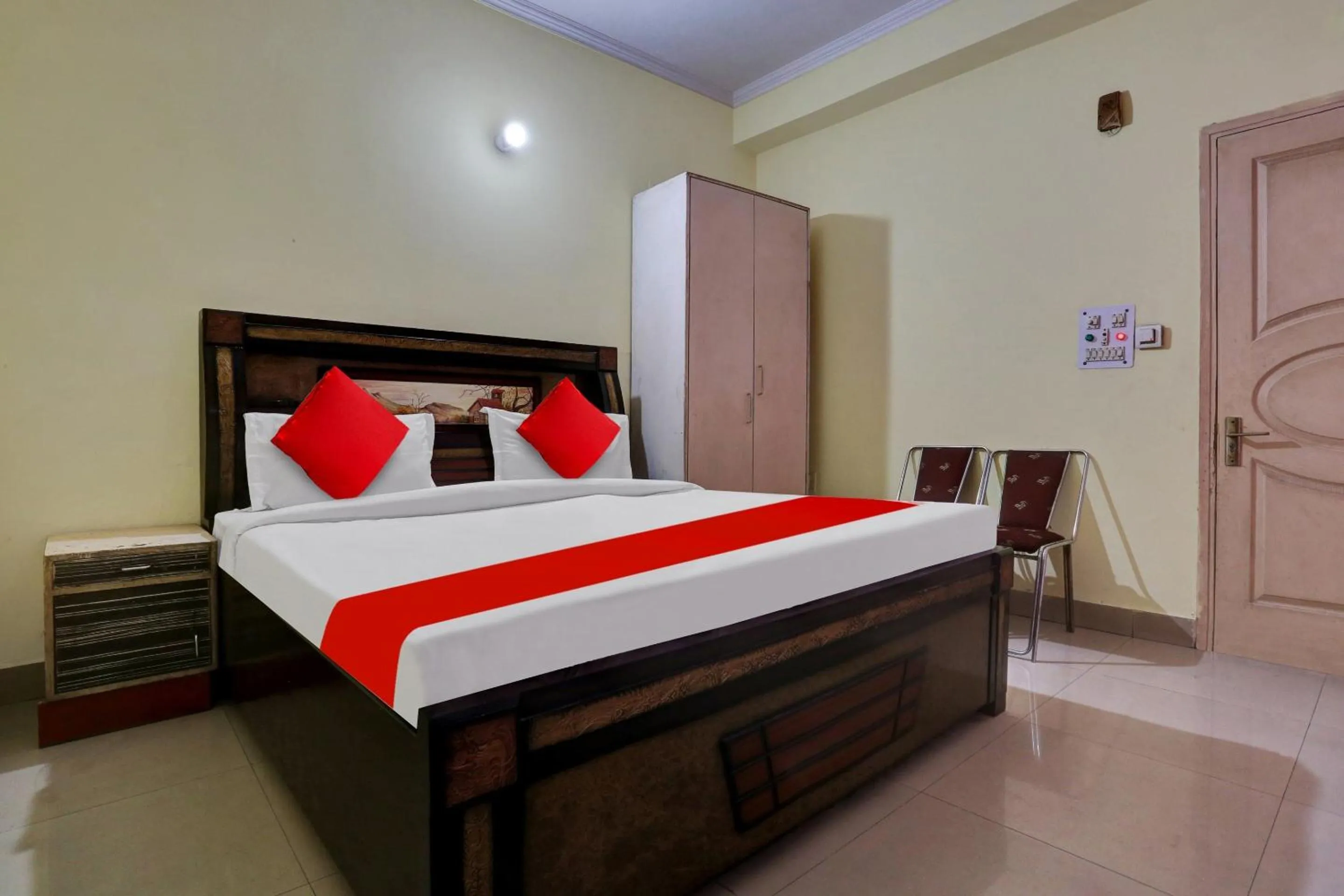Bedroom in Hotel O Abhishek Residency