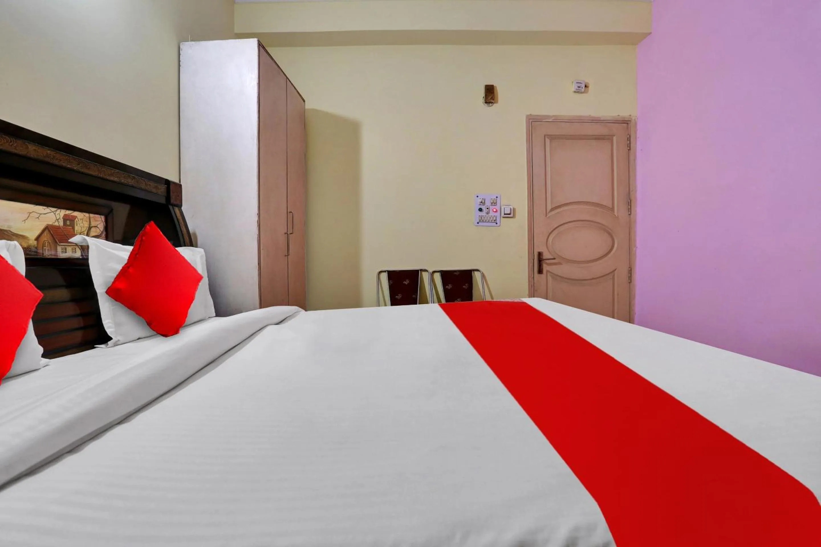 Bedroom in Hotel O Abhishek Residency