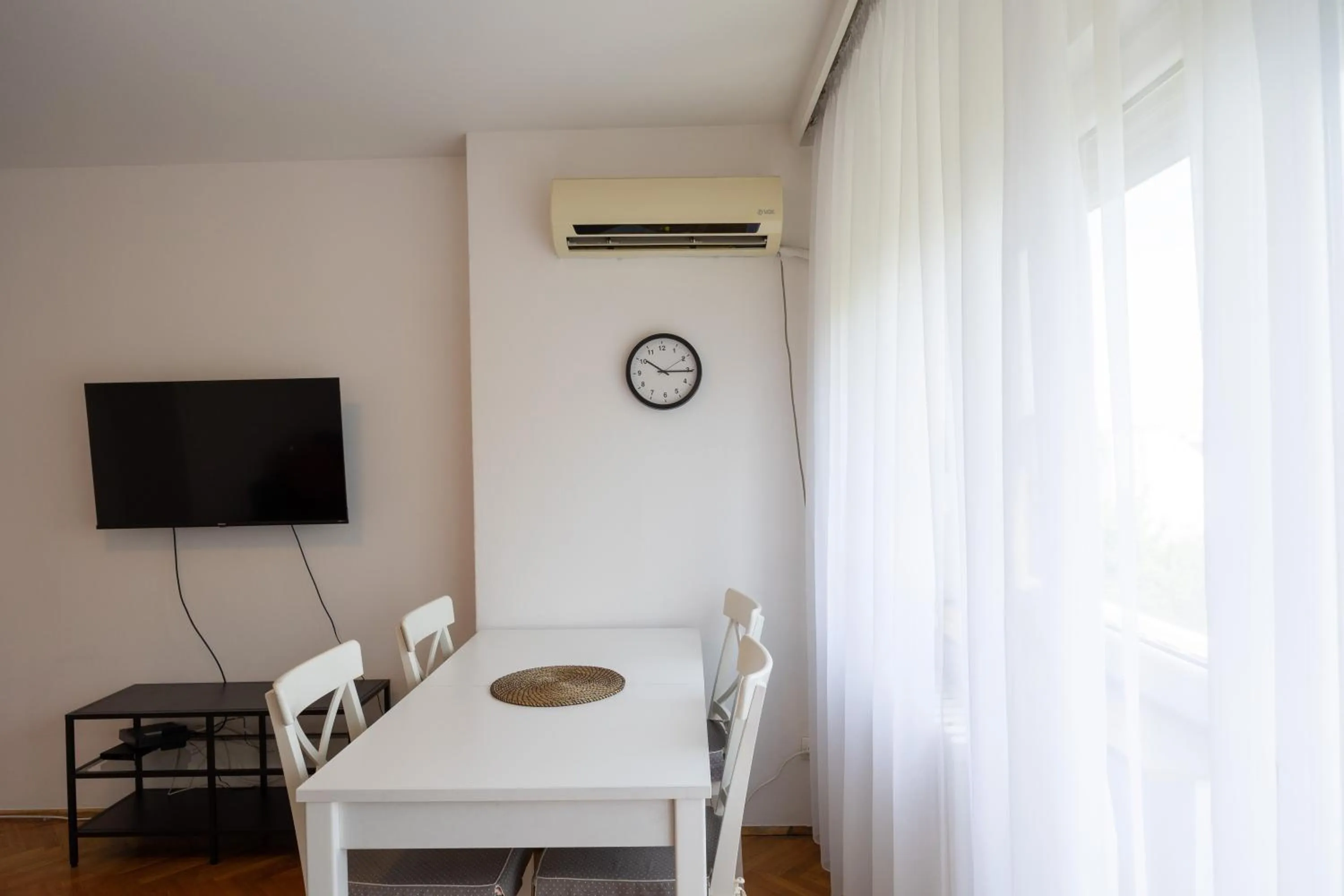 TV and multimedia in Belgrade Center Apartment III