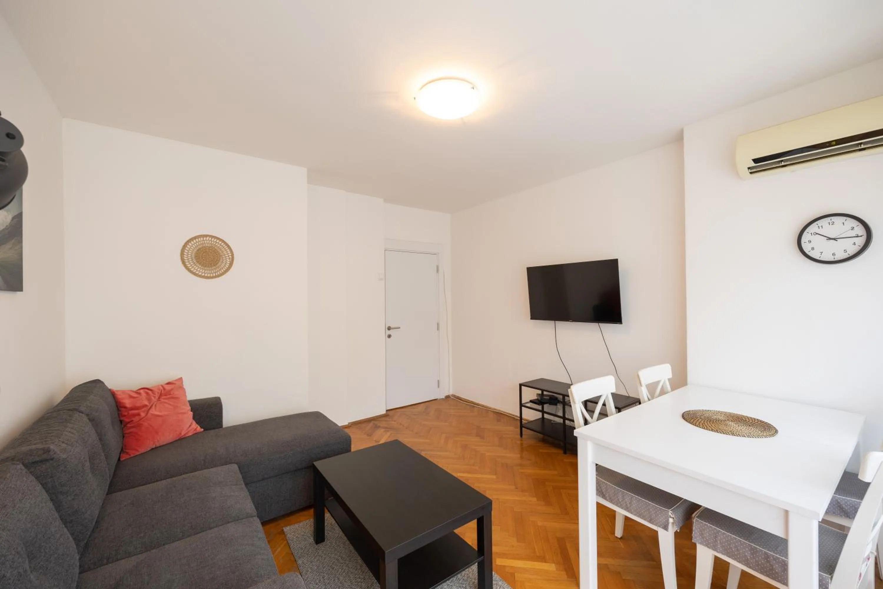 TV and multimedia in Belgrade Center Apartment III