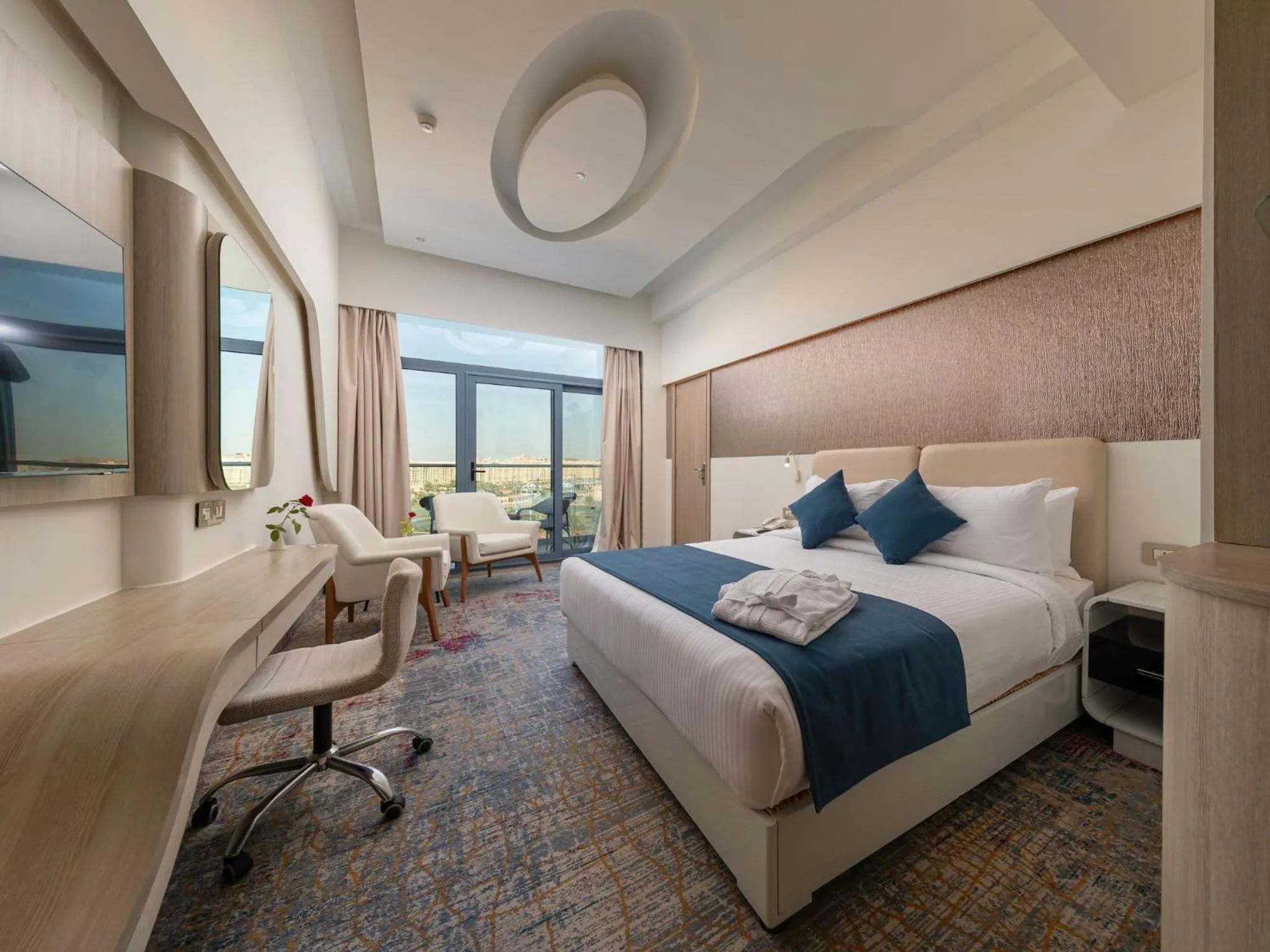 Photo of the whole room, Bed in Crowne Plaza Alexandria Mirage by IHG