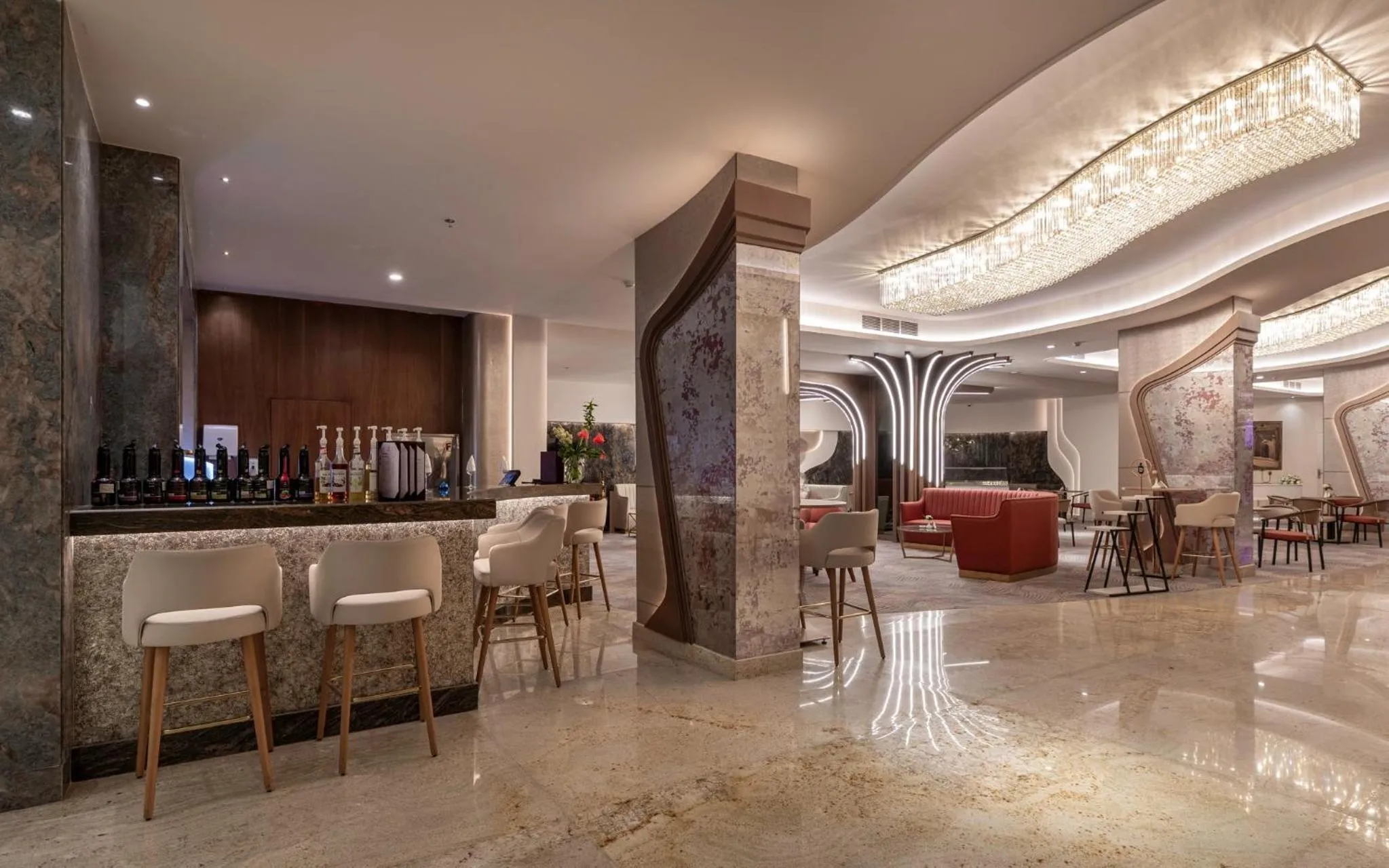 Lounge or bar in Crowne Plaza Alexandria Mirage by IHG