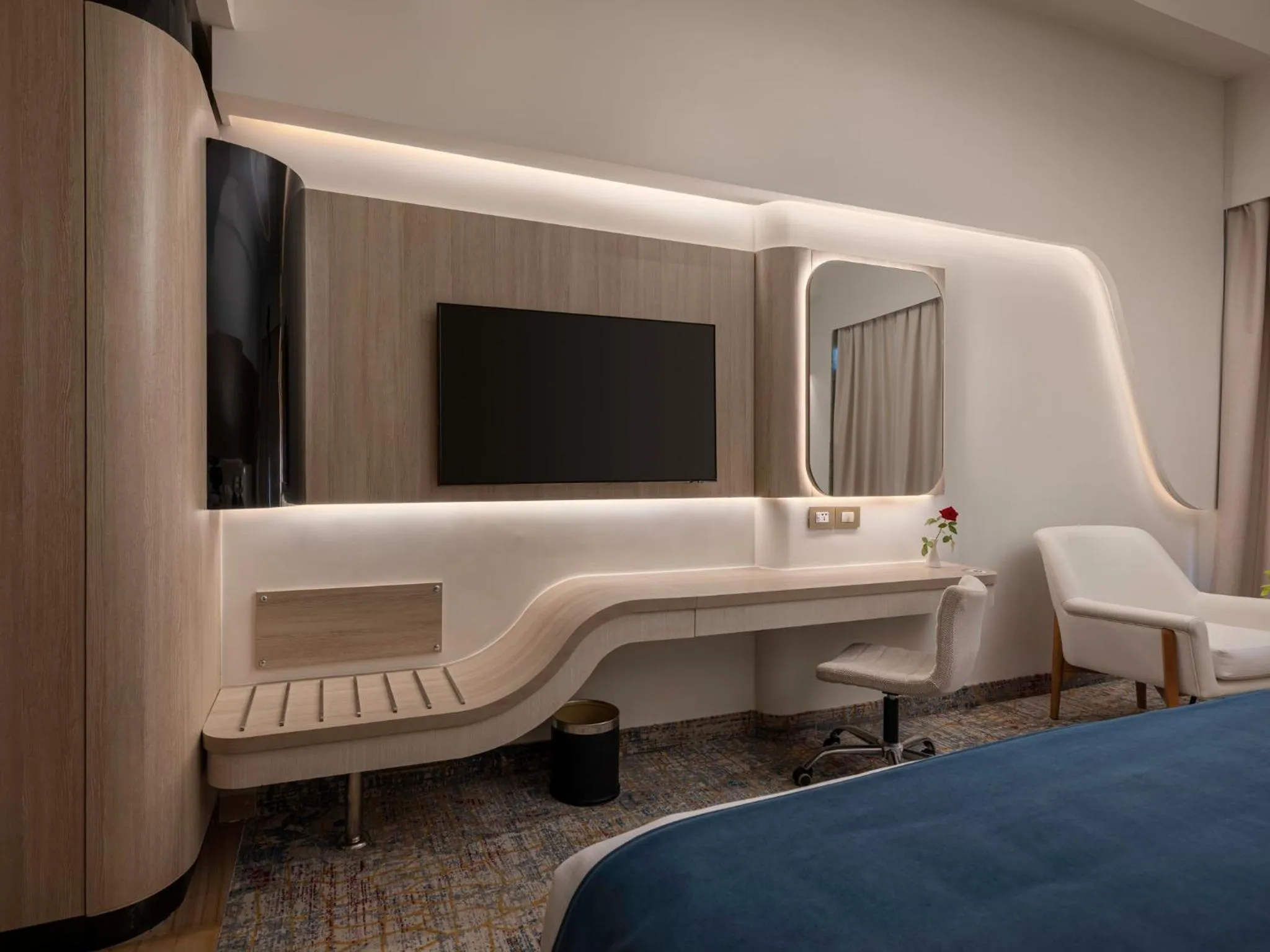 Photo of the whole room, Bed in Crowne Plaza Alexandria Mirage by IHG