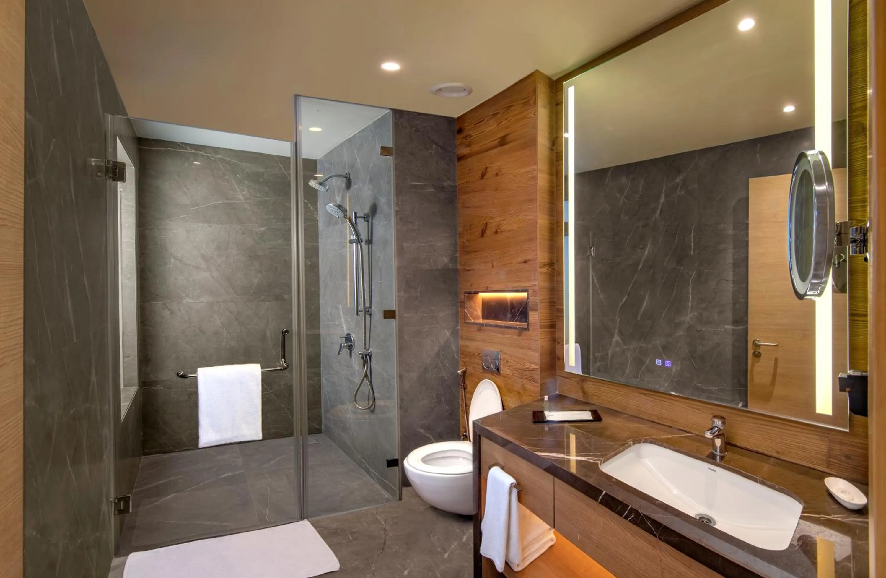 Bathroom in O by Tamara Coimbatore