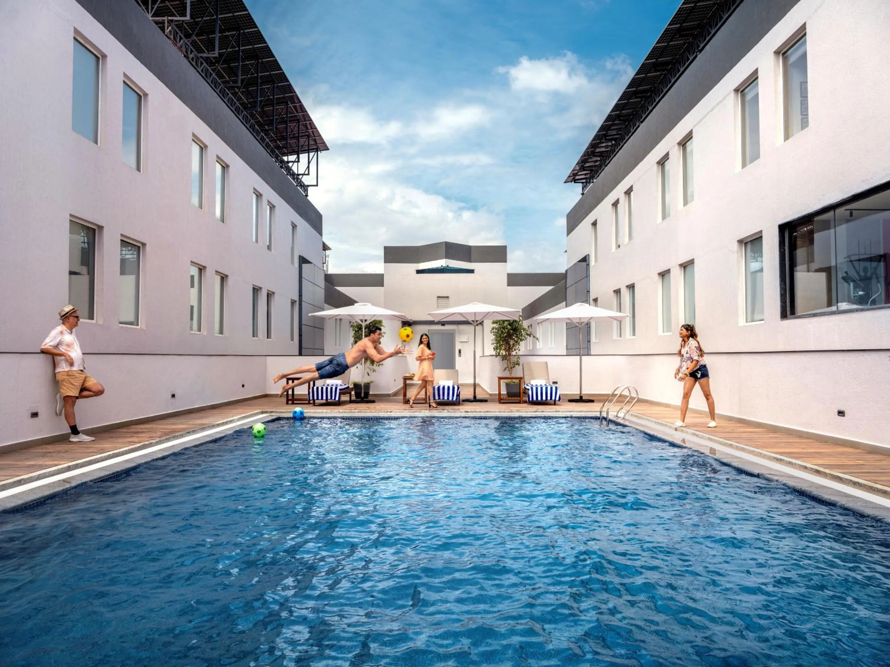 Swimming pool in O by Tamara Coimbatore