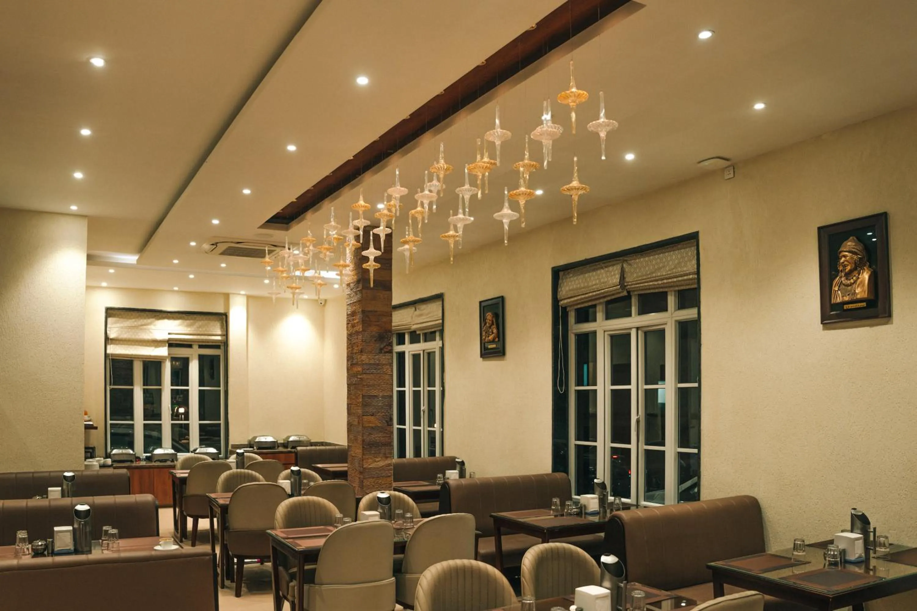 Restaurant/places to eat in New Hotel Snow Crest