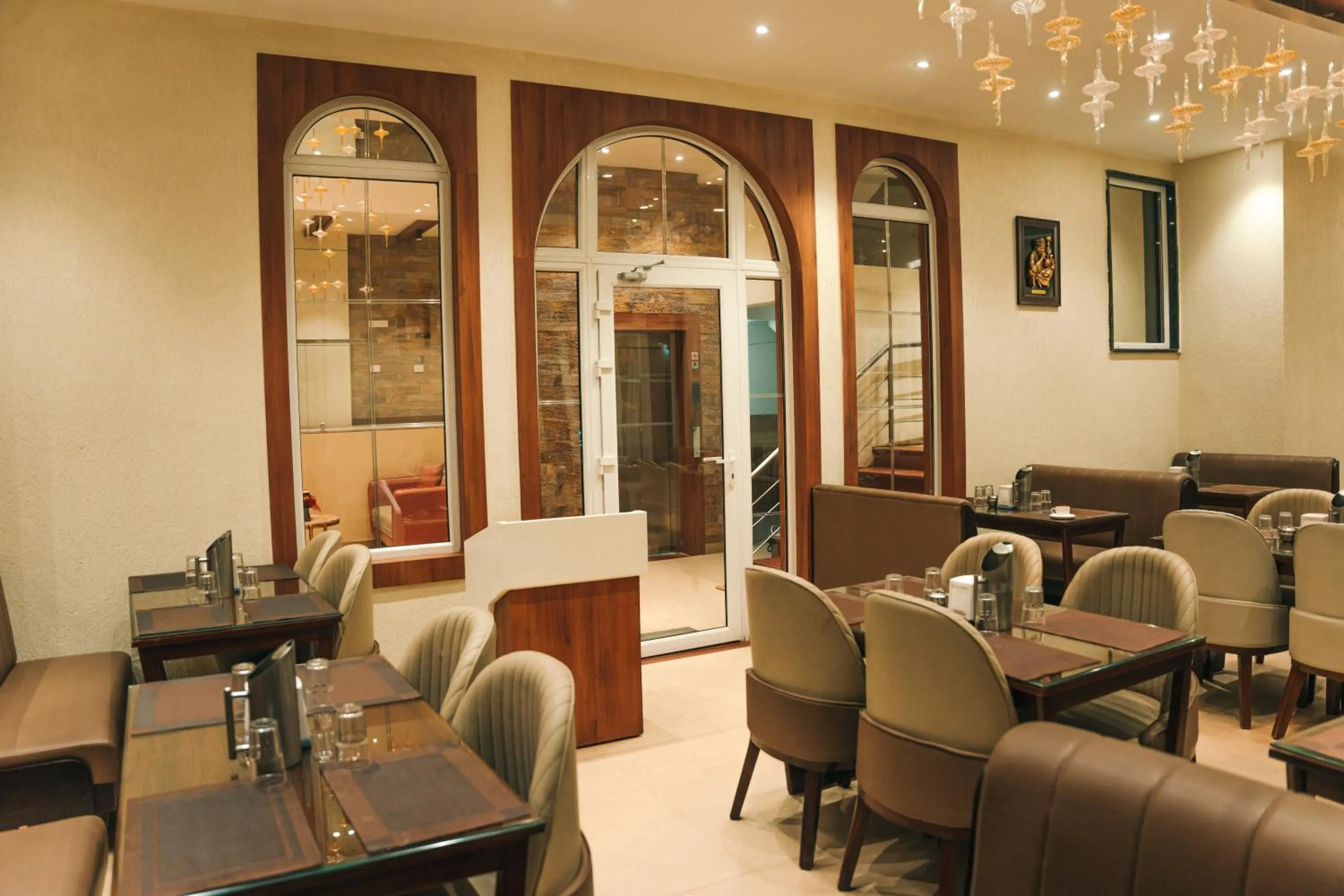 Restaurant/places to eat in New Hotel Snow Crest