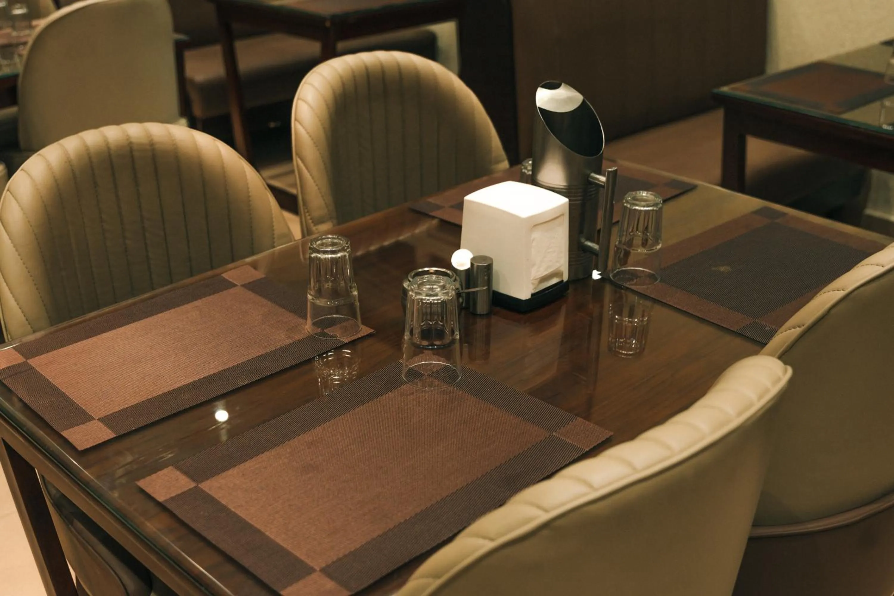 Restaurant/places to eat in New Hotel Snow Crest