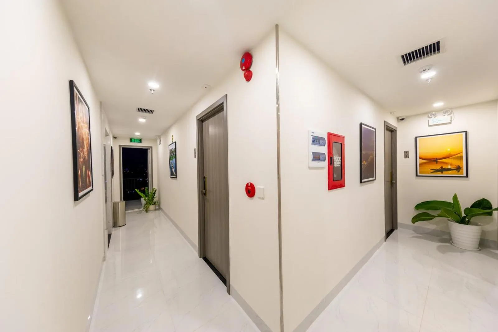 Property building in The Home Hotel & Apartment