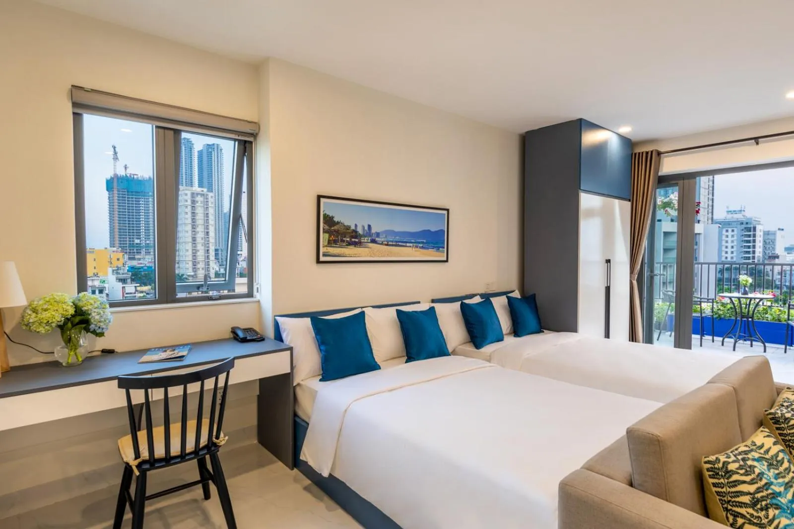 Bed in The Home Hotel & Apartment