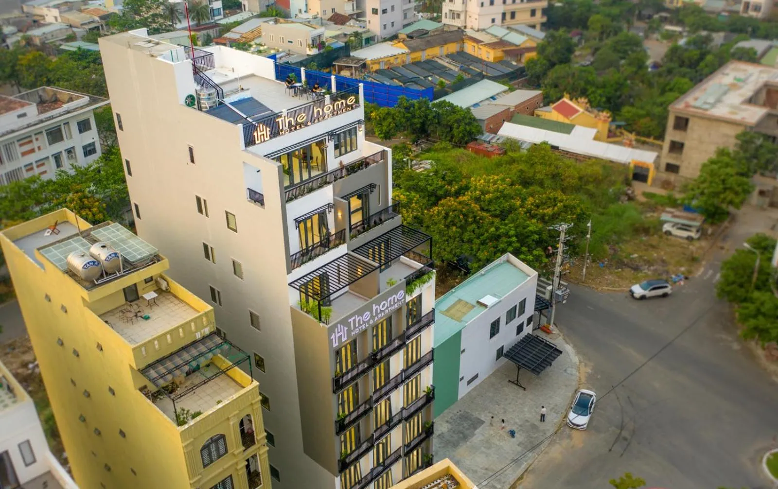 Property building in The Home Hotel & Apartment