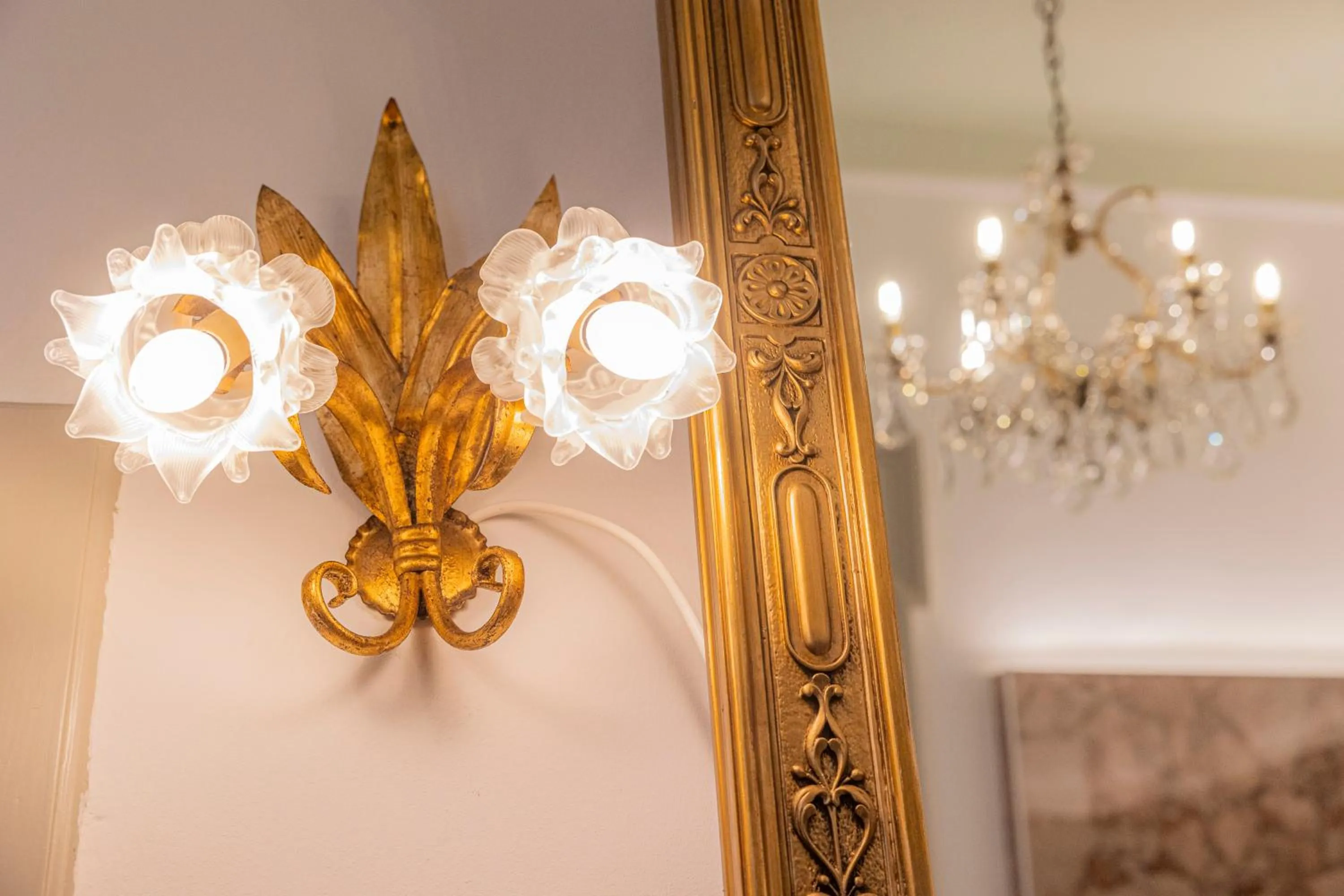 Decorative detail in Corte Realdi - Palazzo Camozzini