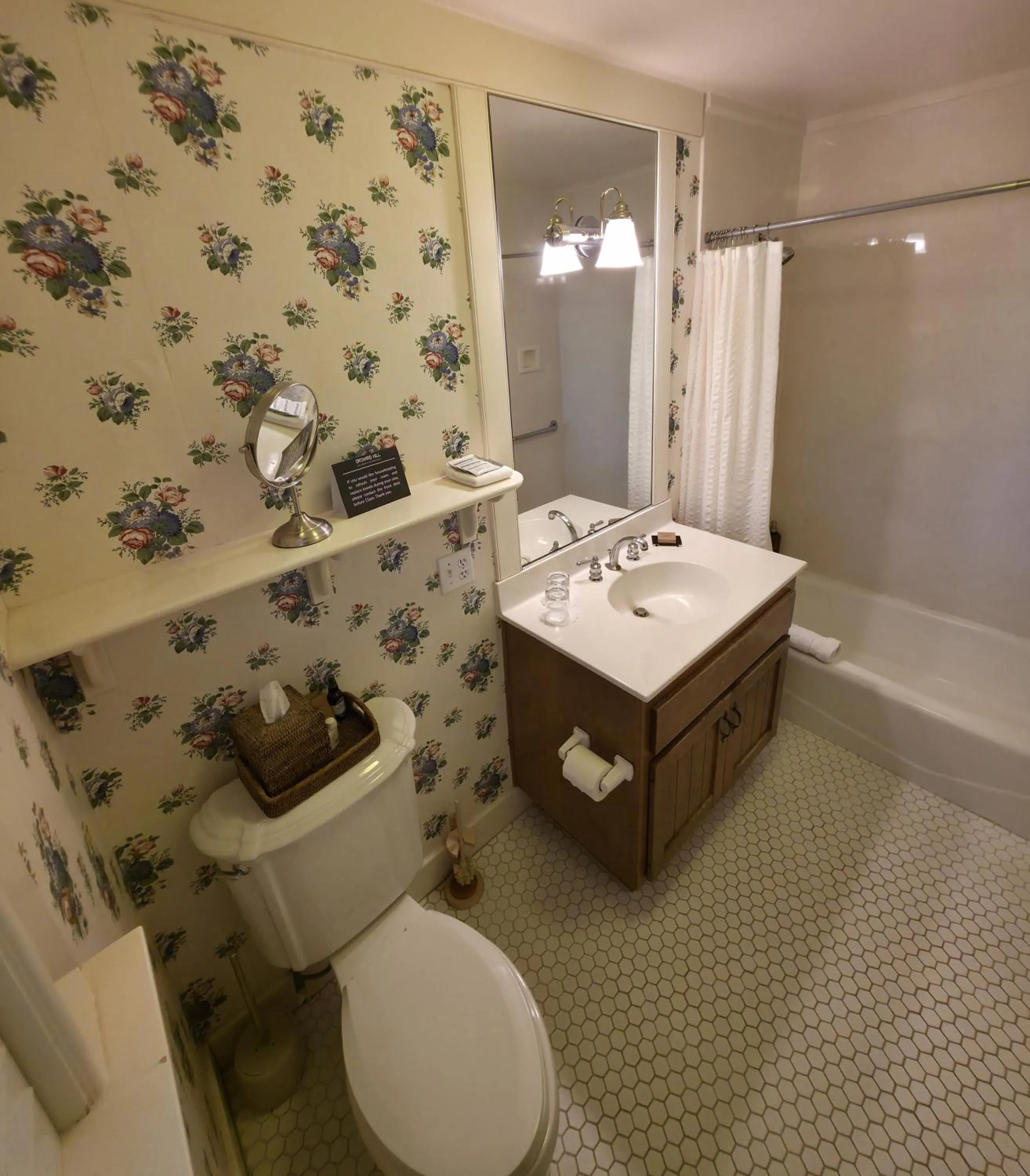 Shower in Orchard Hill