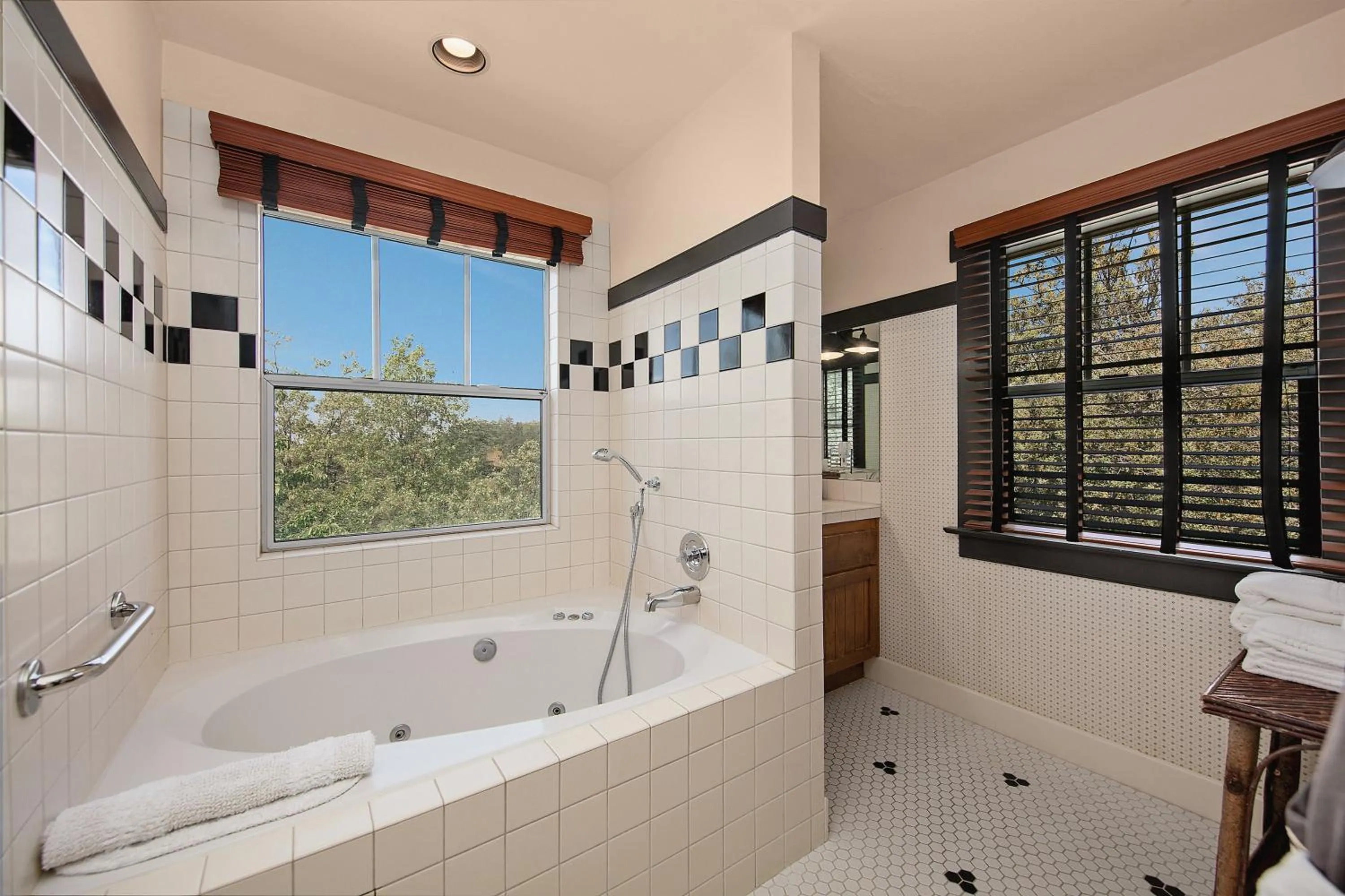 Shower in Orchard Hill