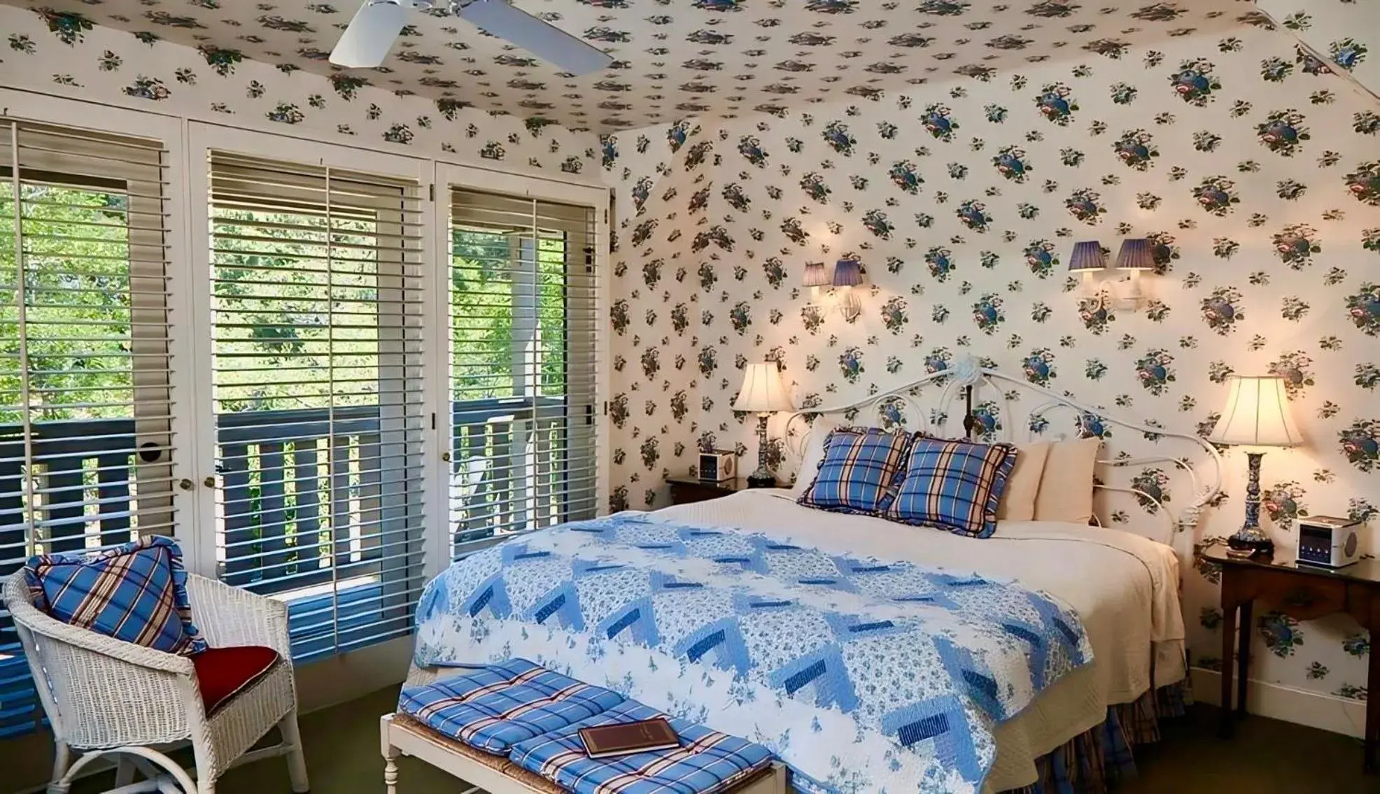 Bed in Orchard Hill Bed in Orchard Hill