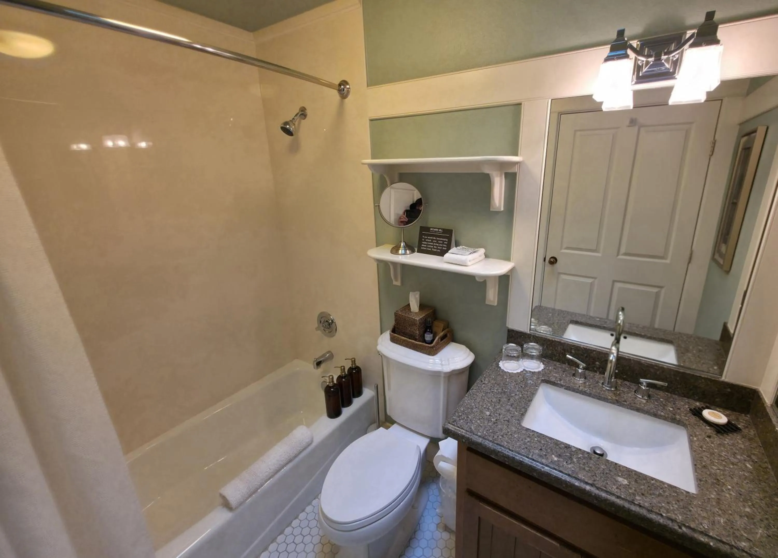 Shower in Orchard Hill