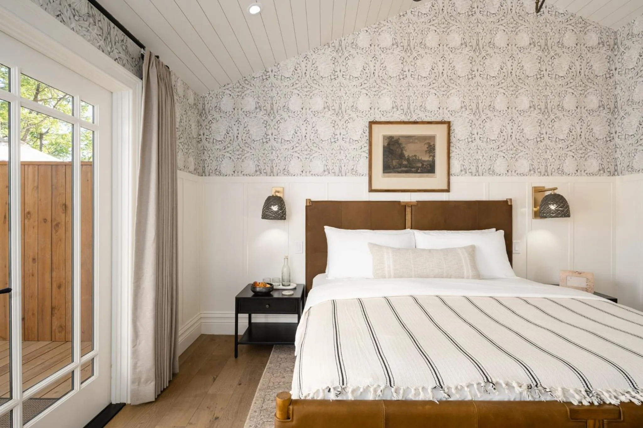 Photo of the whole room, Bed in Orchard Hill