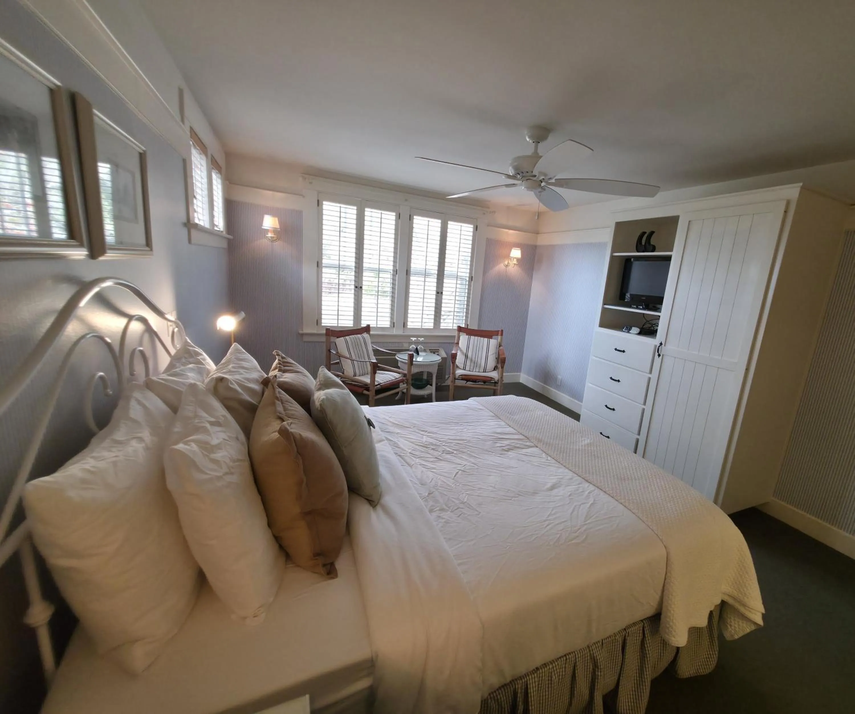 Photo of the whole room, Bed in Orchard Hill