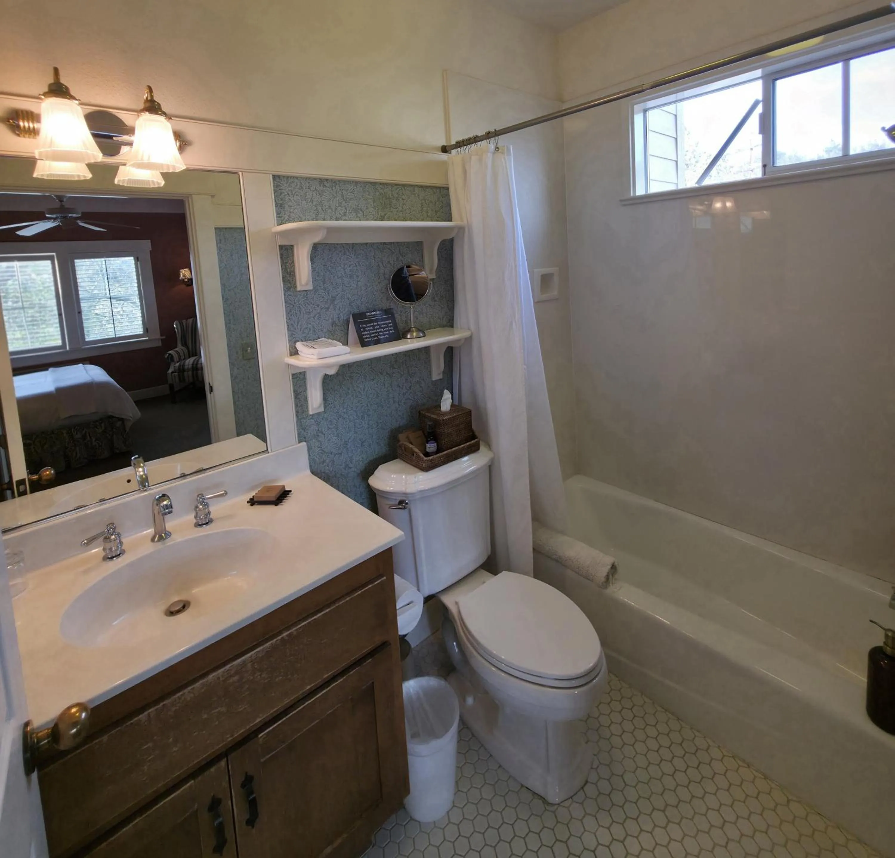 Shower in Orchard Hill