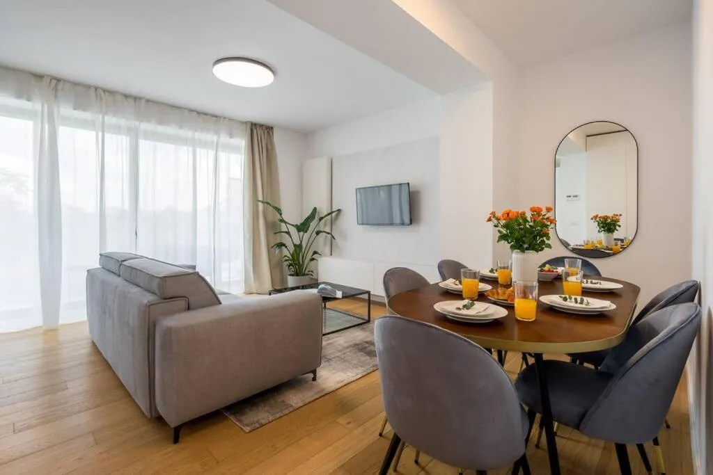 Luxurious Central New Penthouse + Parking