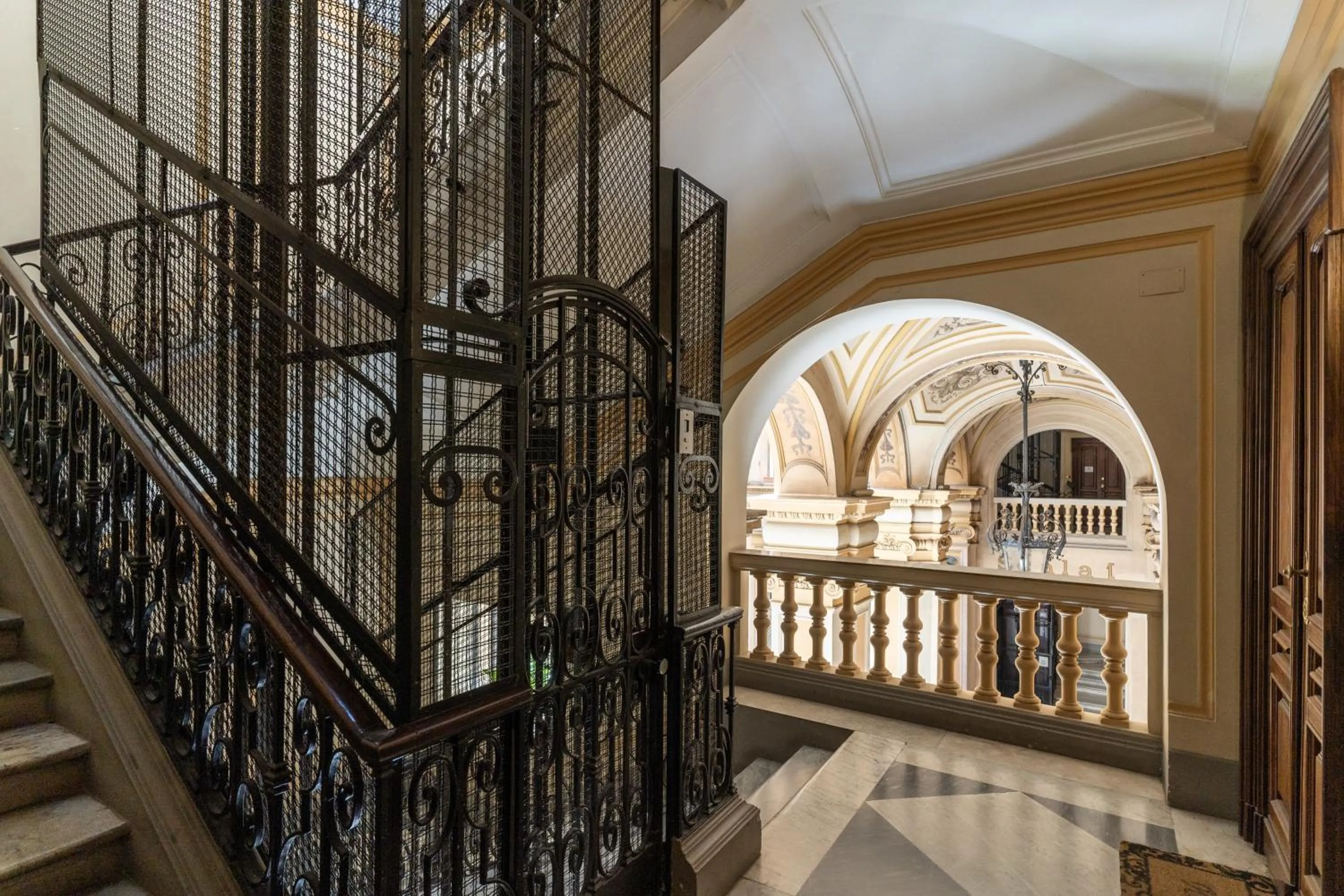 Property building in Arenula Suites