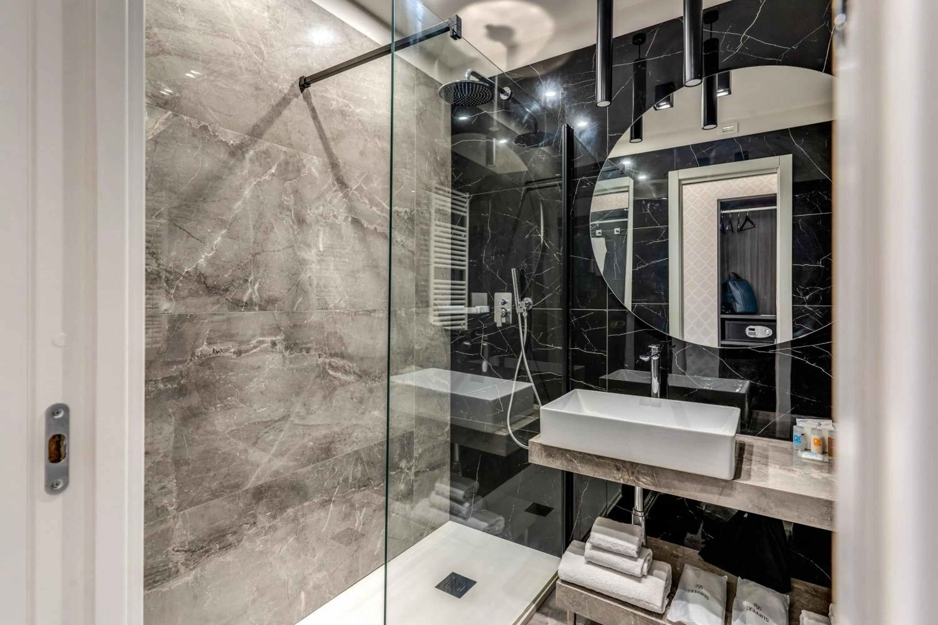 Bathroom in Arenula Suites