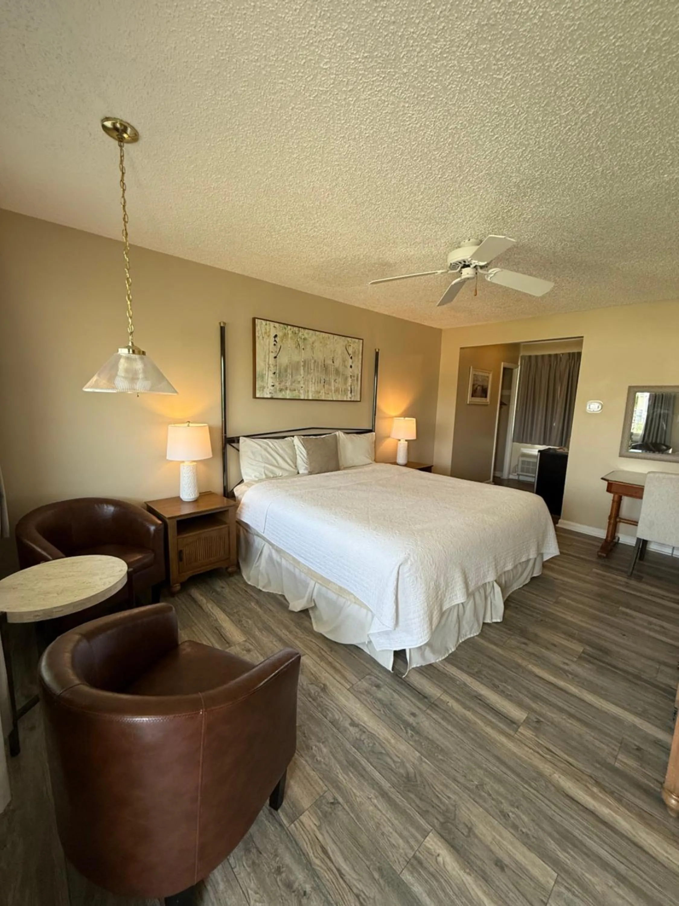 Deluxe King Room in Point Pleasant Manor