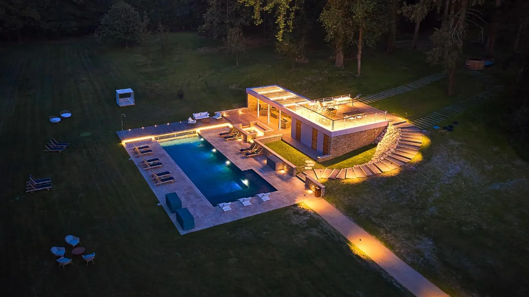 Swimming pool in Domaine de la Commanderie de Ballan Swimming pool in Domaine de la Commanderie de Ballan