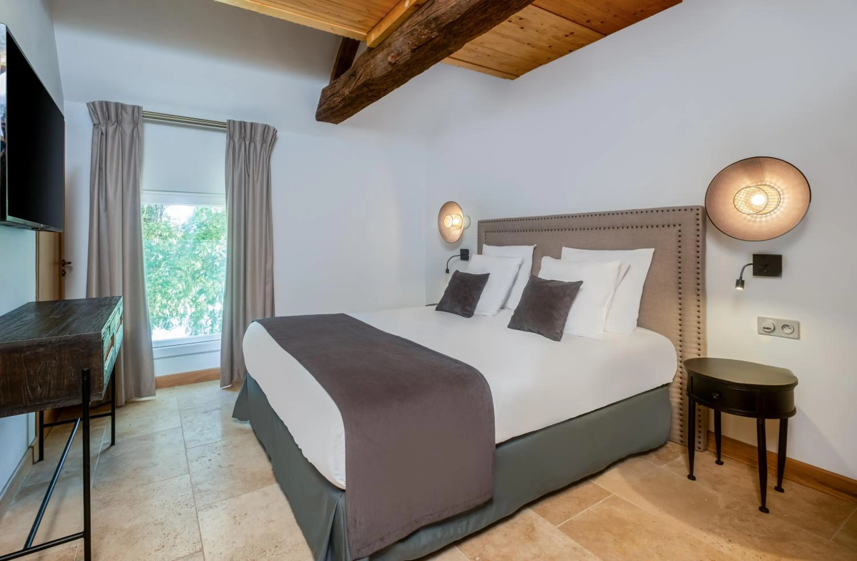 Photo of the whole room, Bed in Domaine de la Commanderie de Ballan