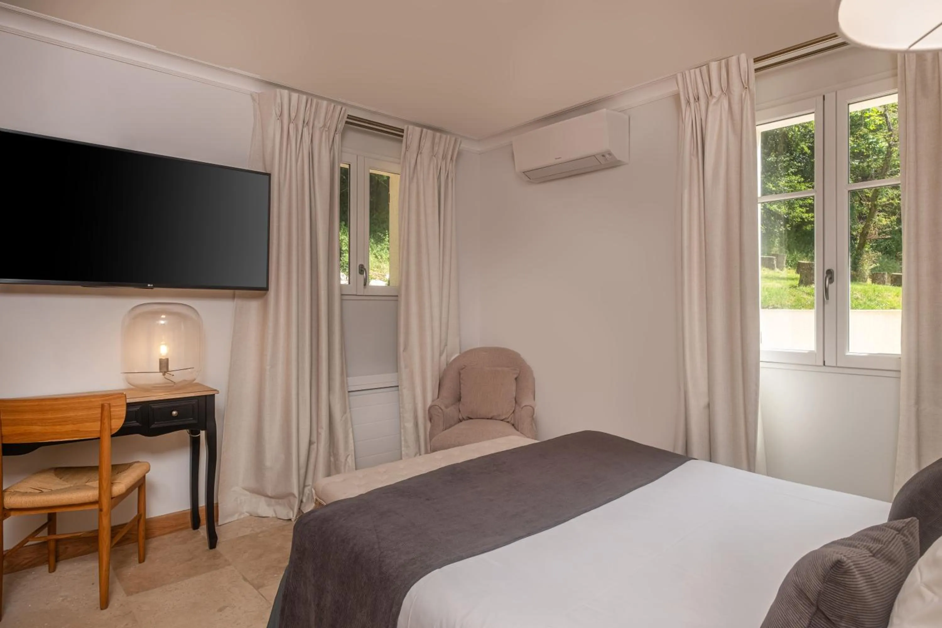 TV and multimedia, Bed in Domaine de la Commanderie de Ballan