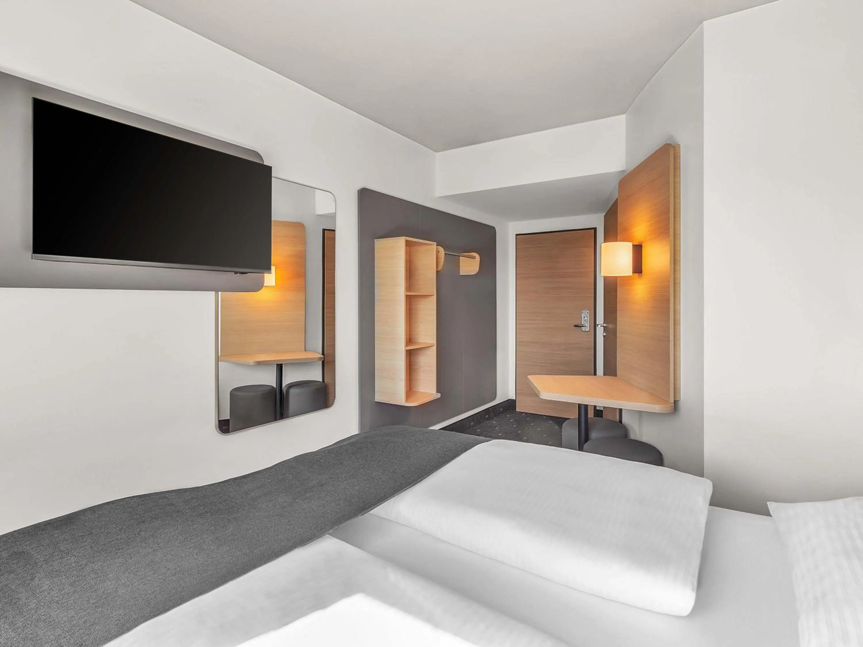 Photo of the whole room, Bed in B&B Hotel Hamburg-Harburg