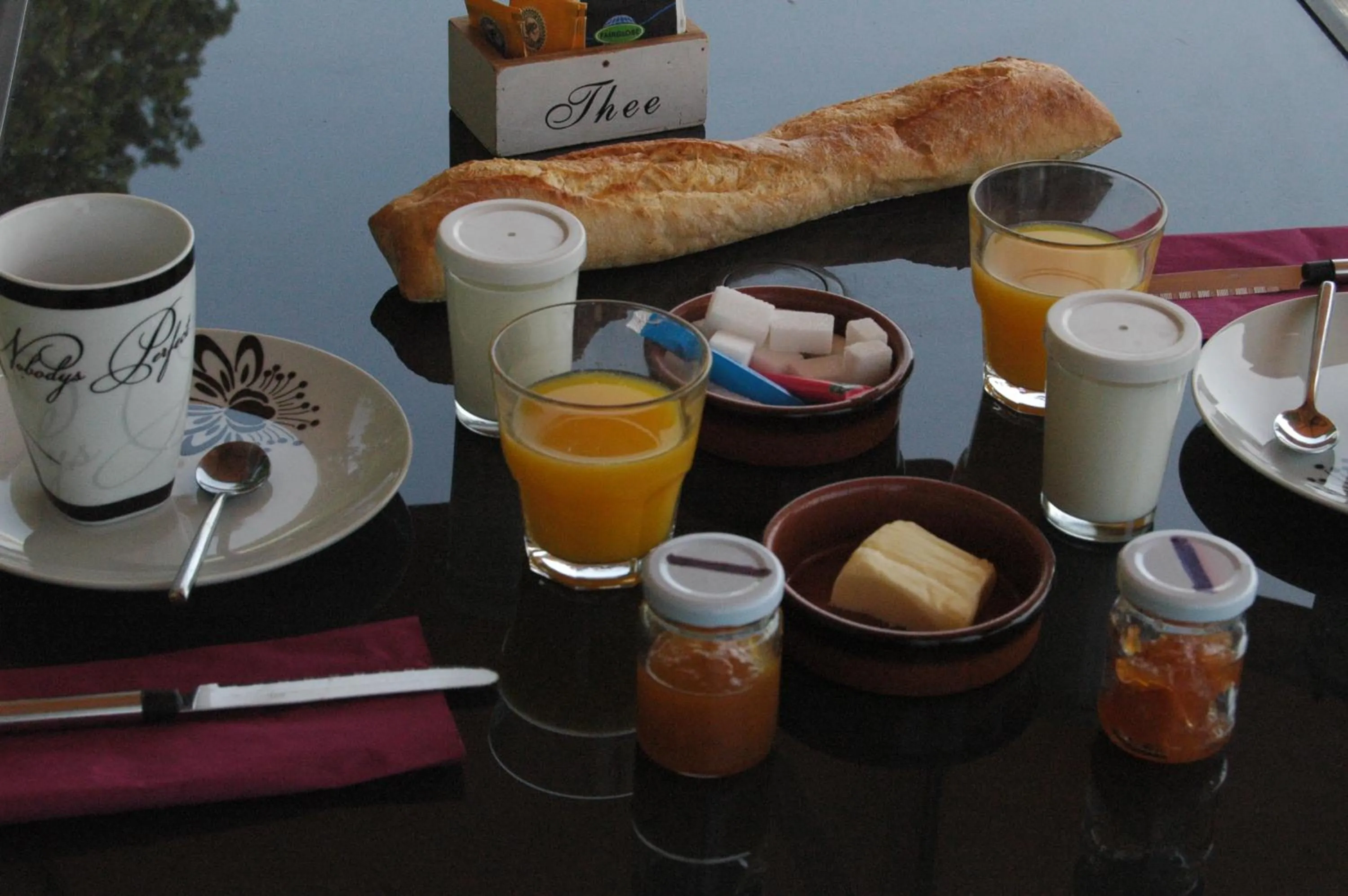 Continental breakfast in Péniche Espoir