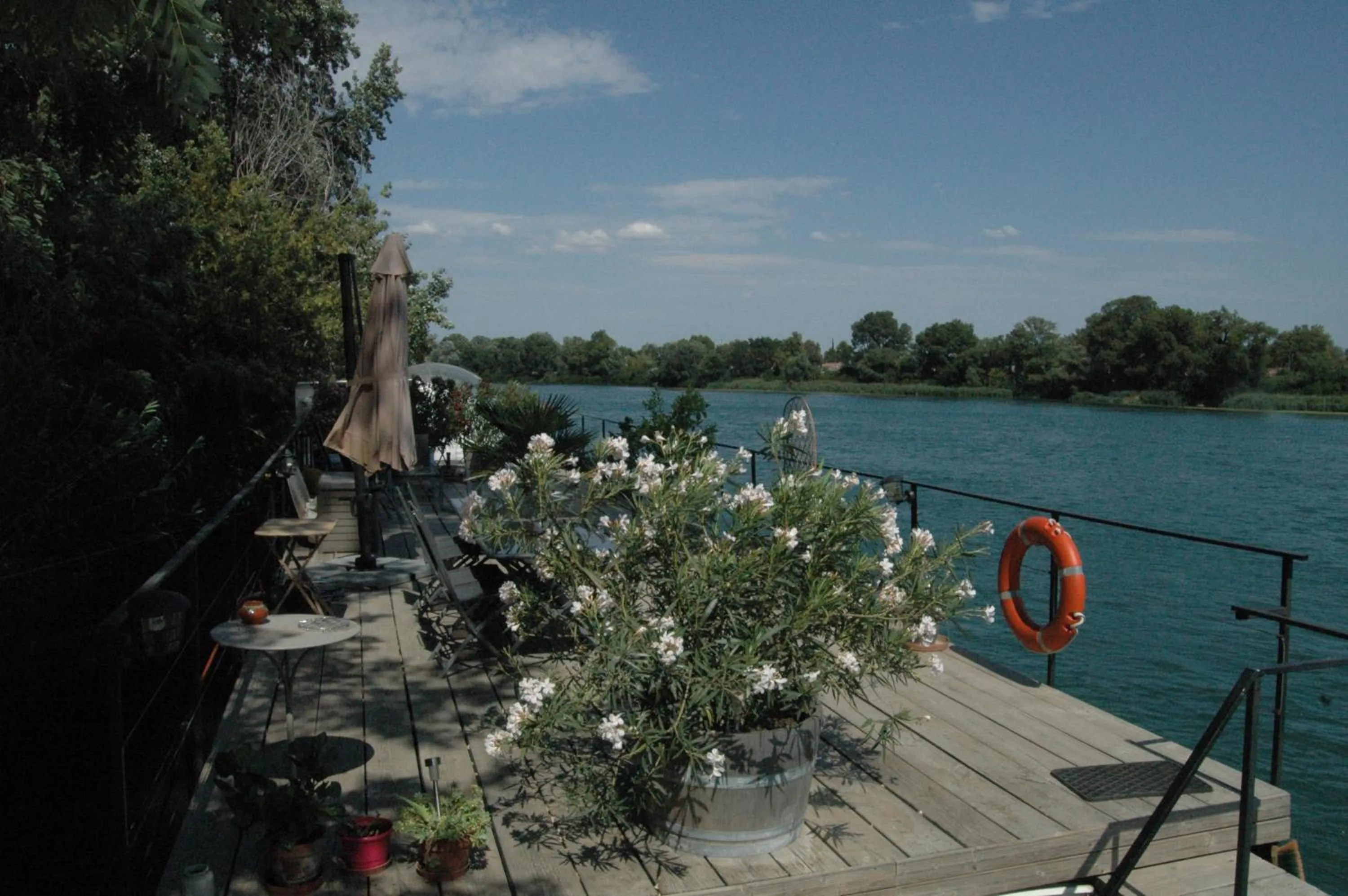 Patio in Péniche Espoir