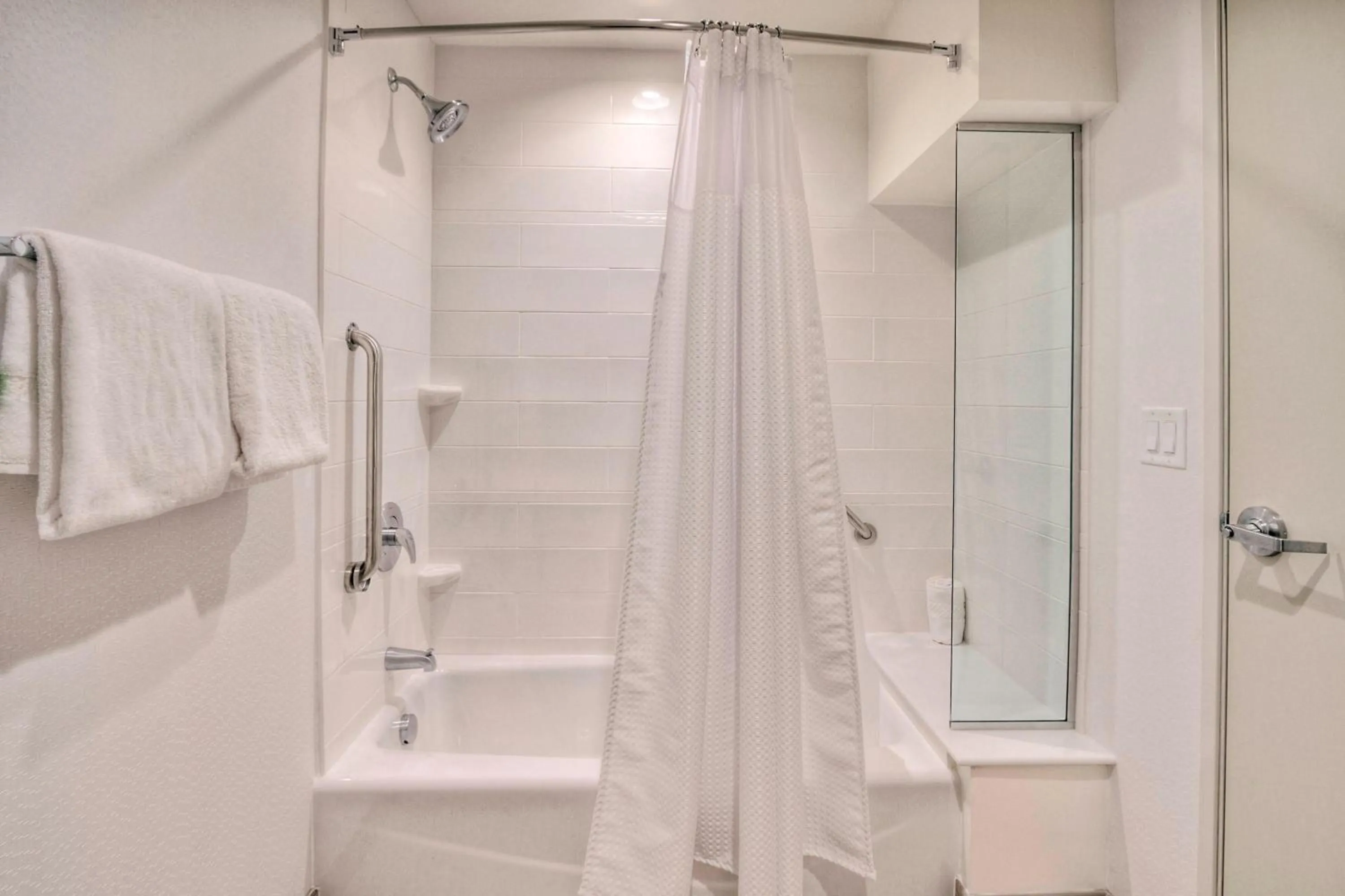 Bathroom in Courtyard by Marriott Nashville Green Hills
