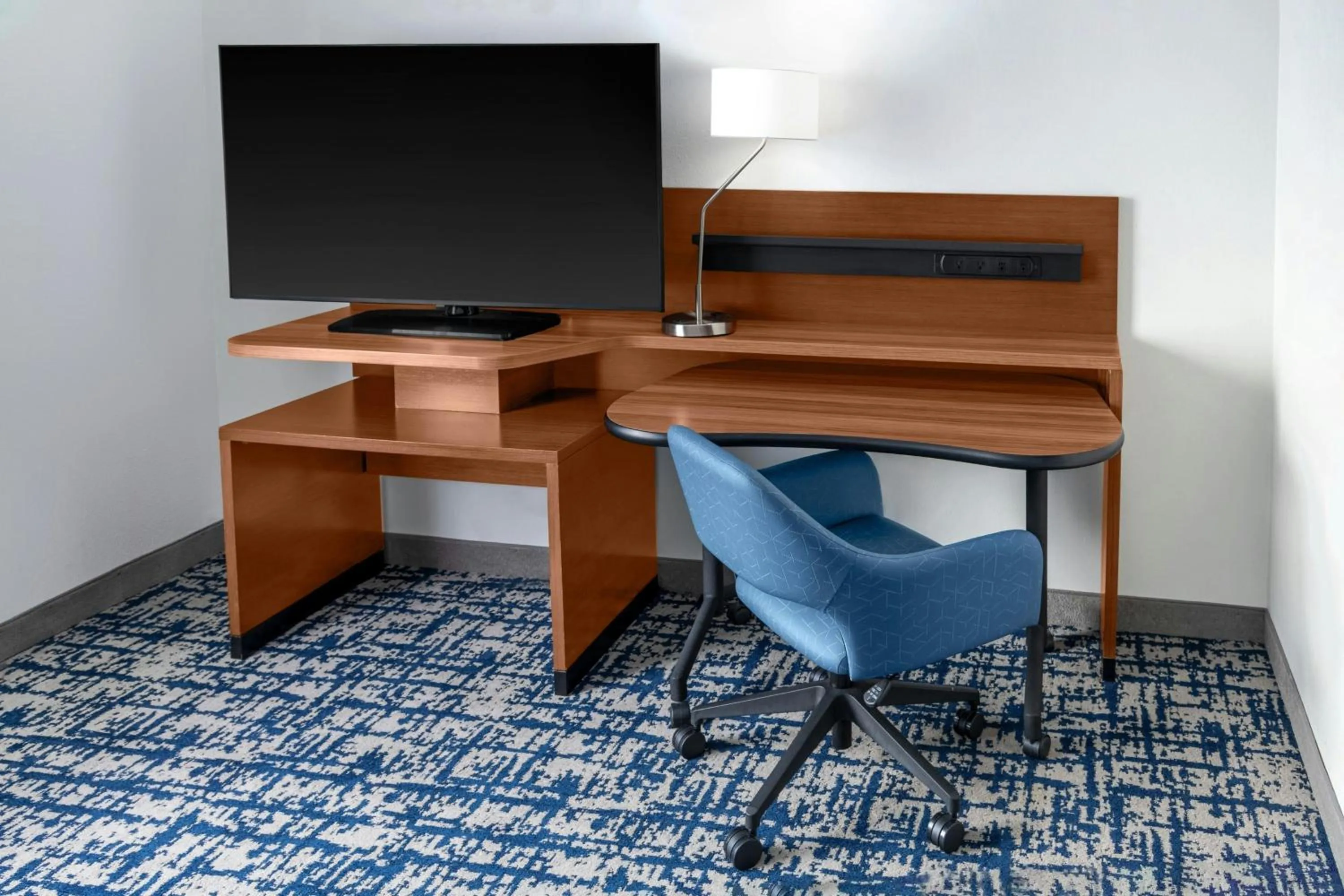 Bedroom in Fairfield Inn and Suites by Marriott Calhoun