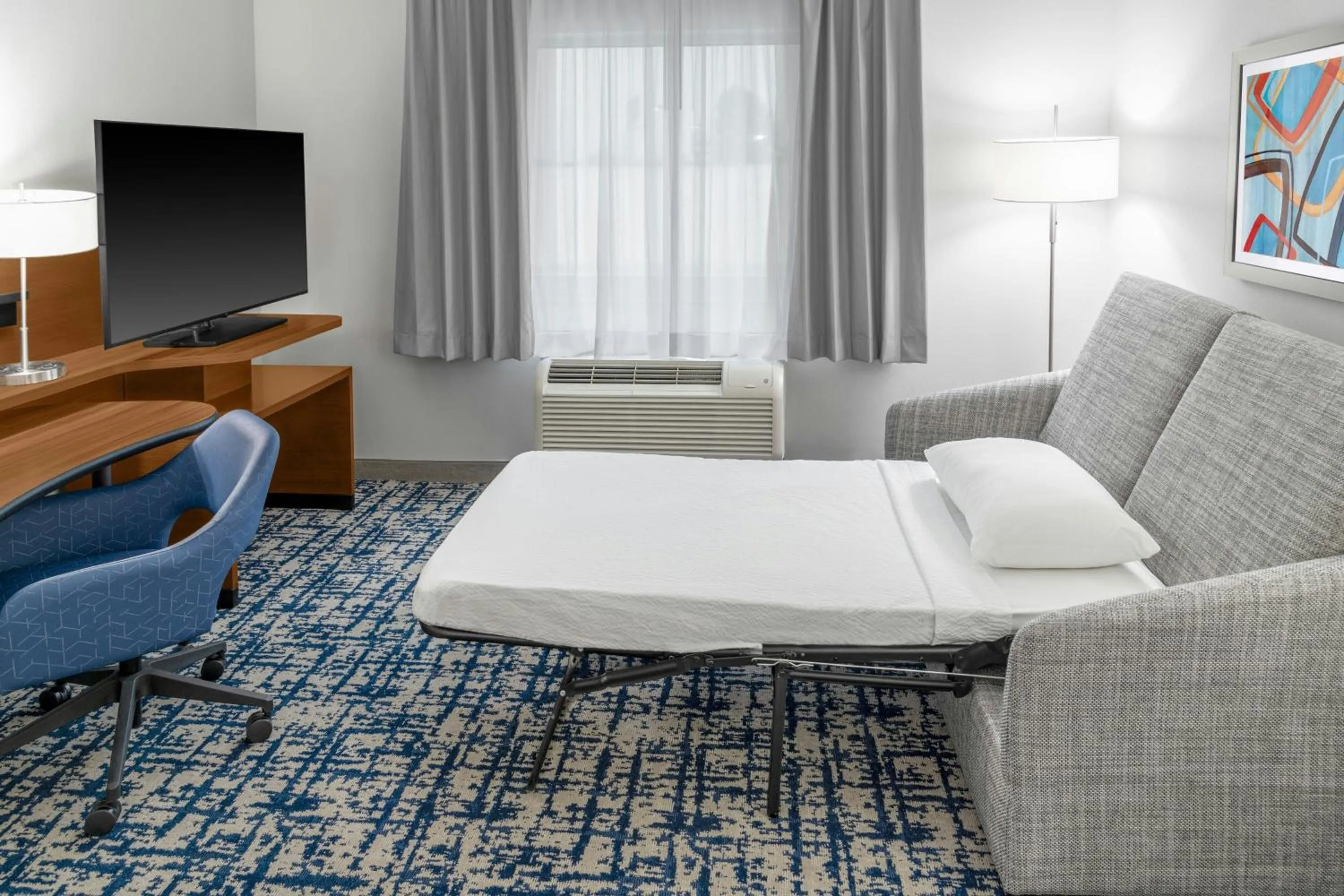 Bedroom in Fairfield Inn and Suites by Marriott Calhoun