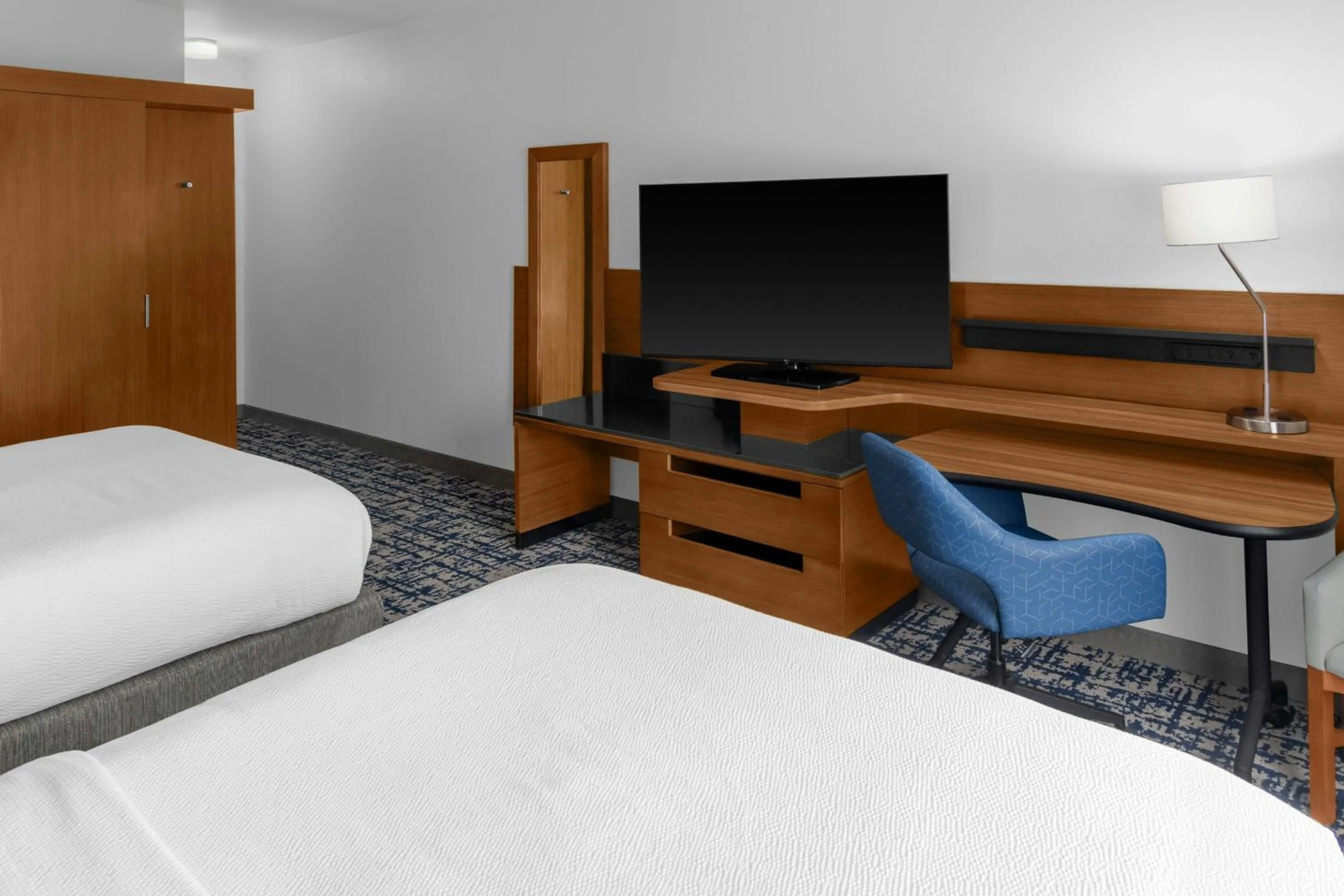 Photo of the whole room, Bed in Fairfield Inn and Suites by Marriott Calhoun