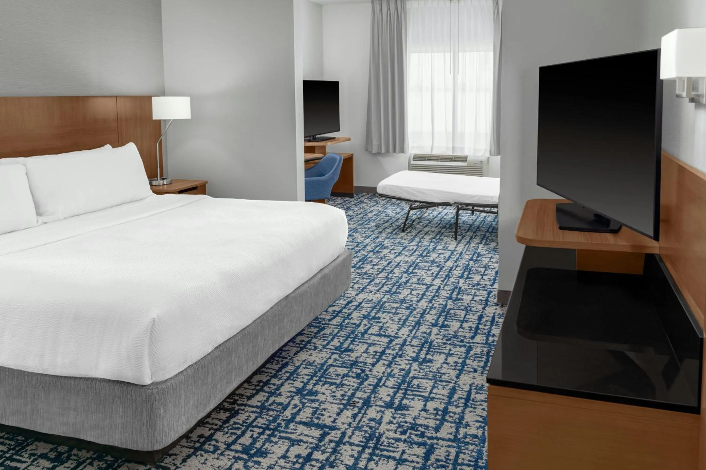 Bedroom, Bed in Fairfield Inn and Suites by Marriott Calhoun