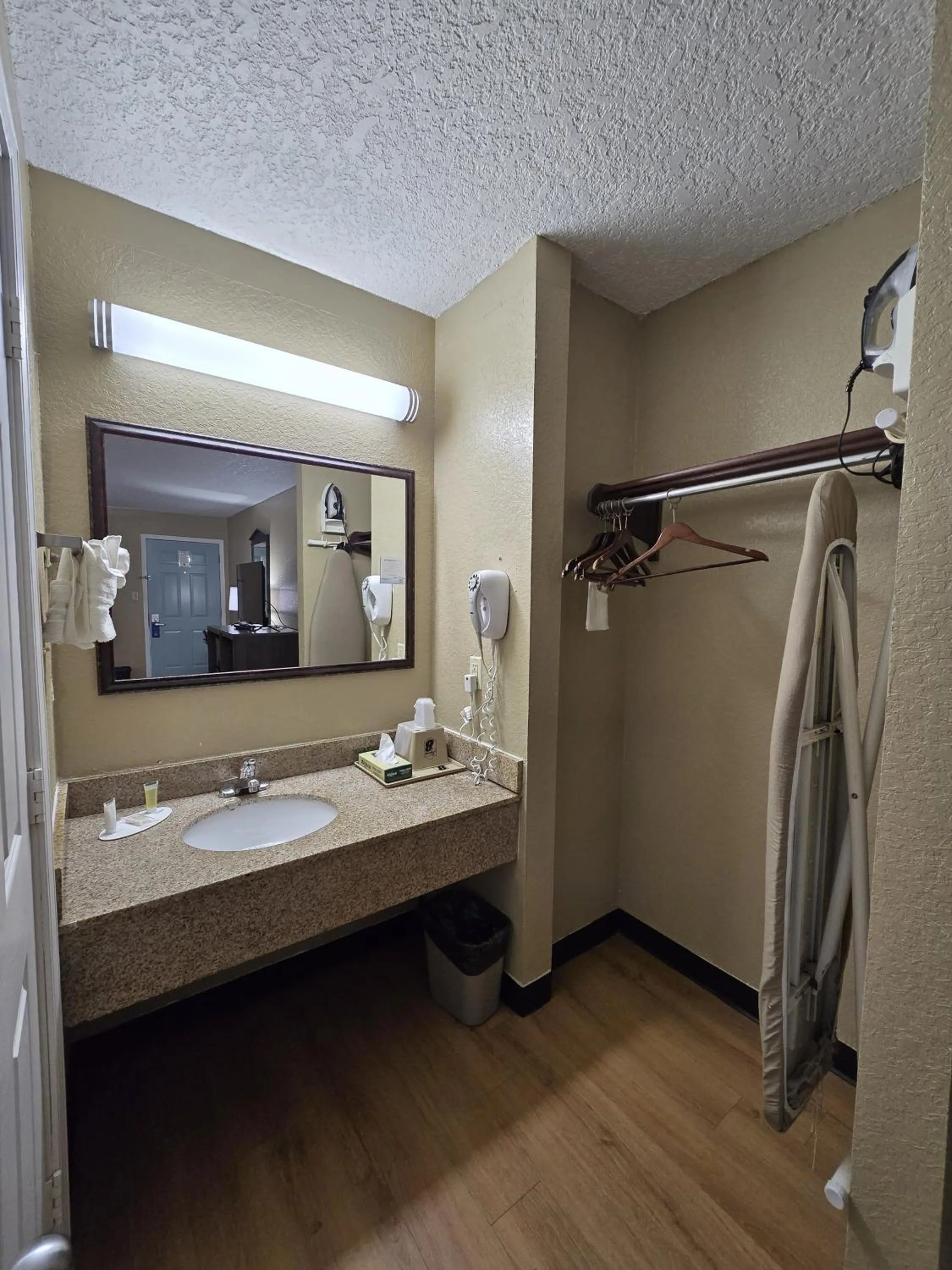 Bedroom in Super 8 by Wyndham Arkadelphia Caddo Valley Area