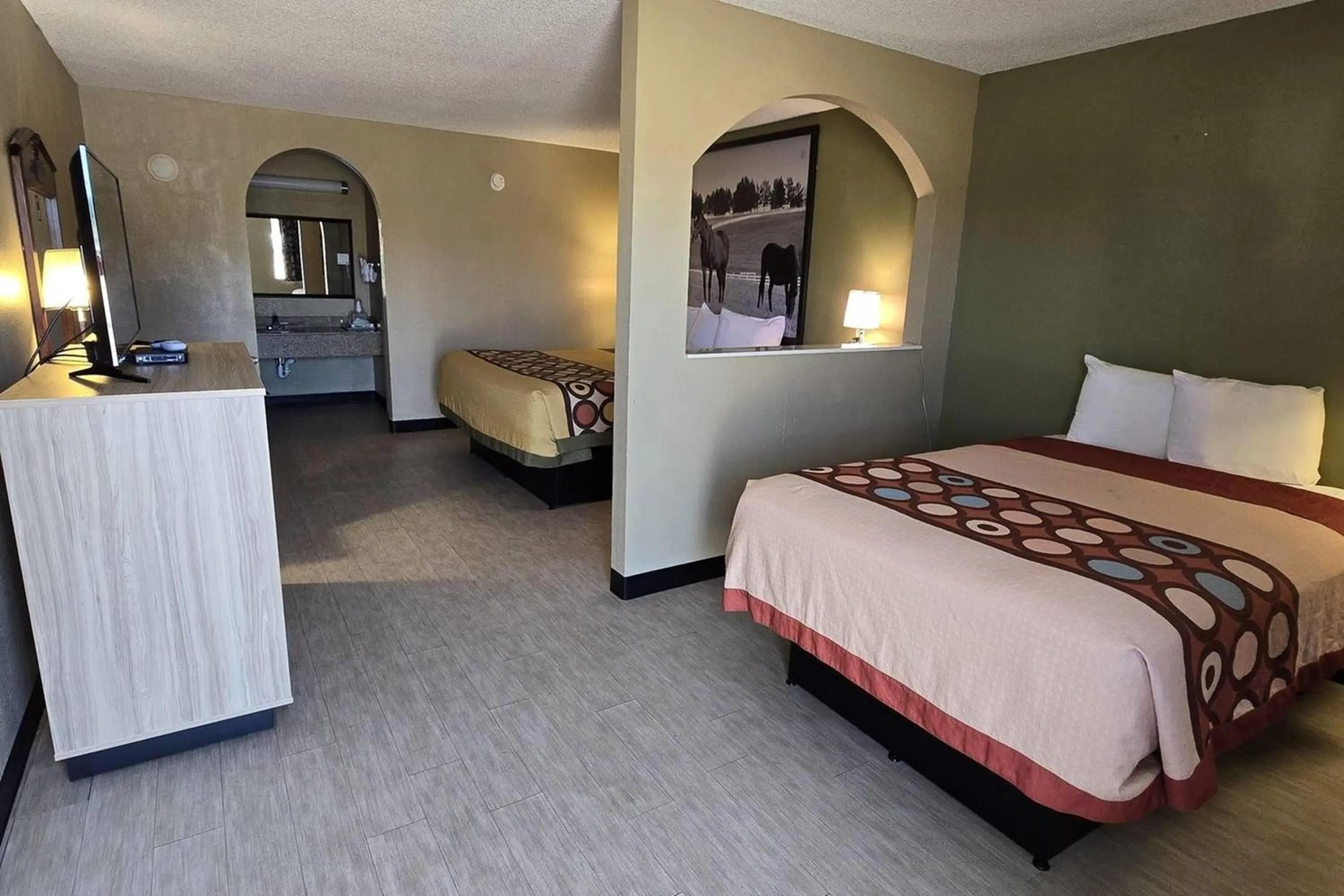 Photo of the whole room, Bed in Super 8 by Wyndham Arkadelphia Caddo Valley Area